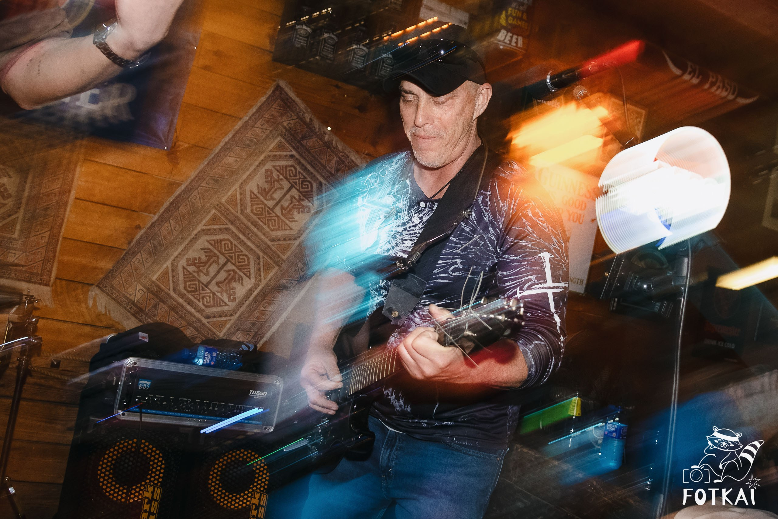 Фоторепортаж JAM Night в El Paso Bar, Torrevieja — живая музыка и атмосфера Коста-Бланки | FOTKAI