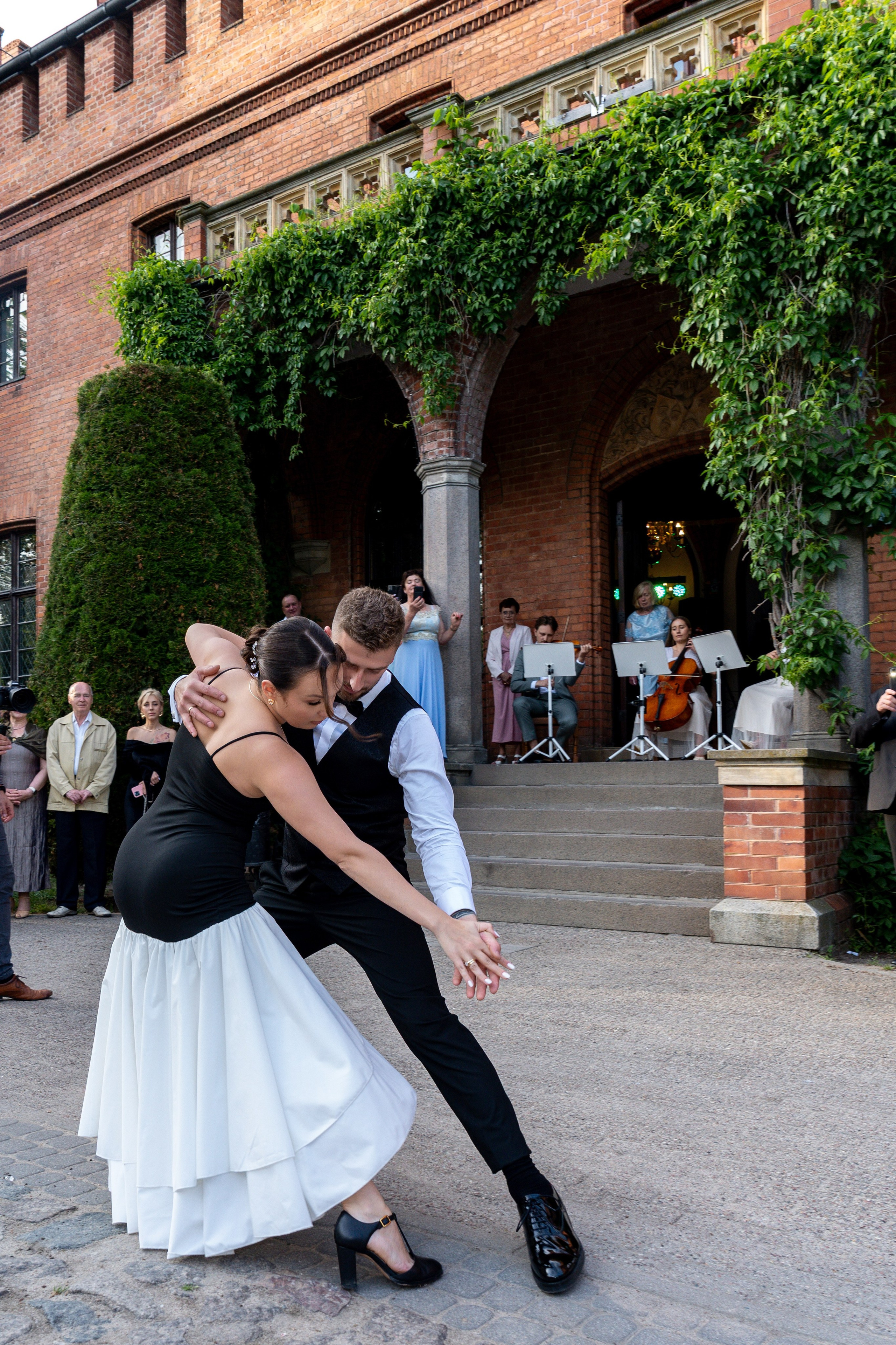 E&N: Zamek w Rzucewie. SL Wedding Photo — Editorial, Elegant & Timeless Wedding Photography in Poland and Across Europe