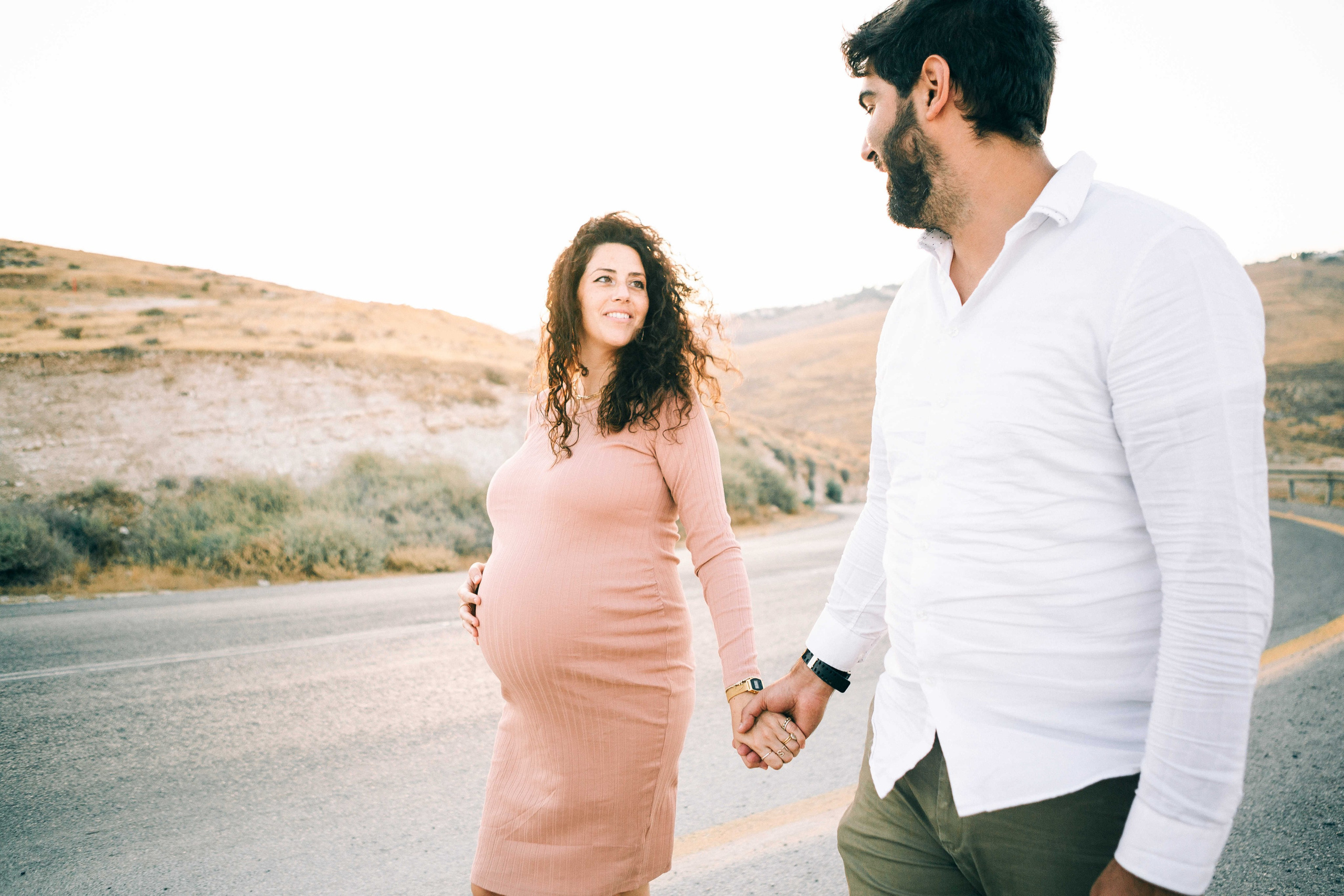 PREGNANT PHOTOSESSION IN THE DESERT. PHOTOGRAPHER IN ISRAEL