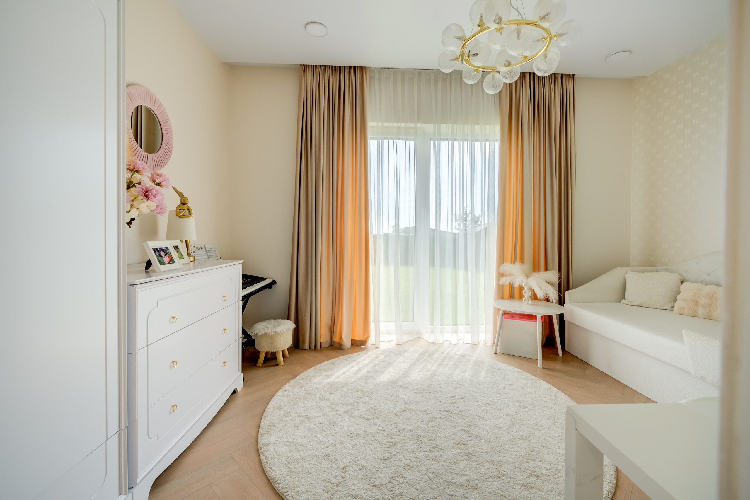 Lentvaris, gražus namas. Elina Sapiega fotografė Vilniuje