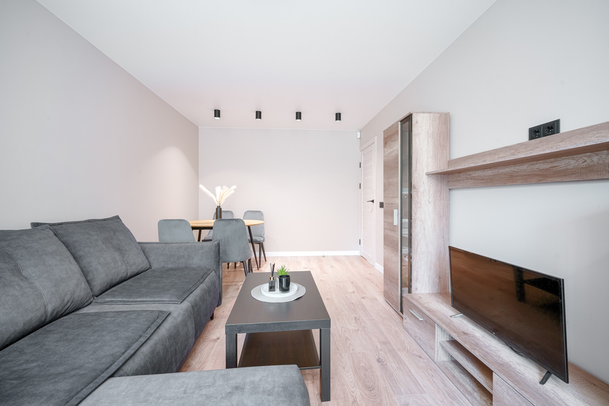 Tuskulėnų g. 8. Elina Sapiega fotografė Vilniuje