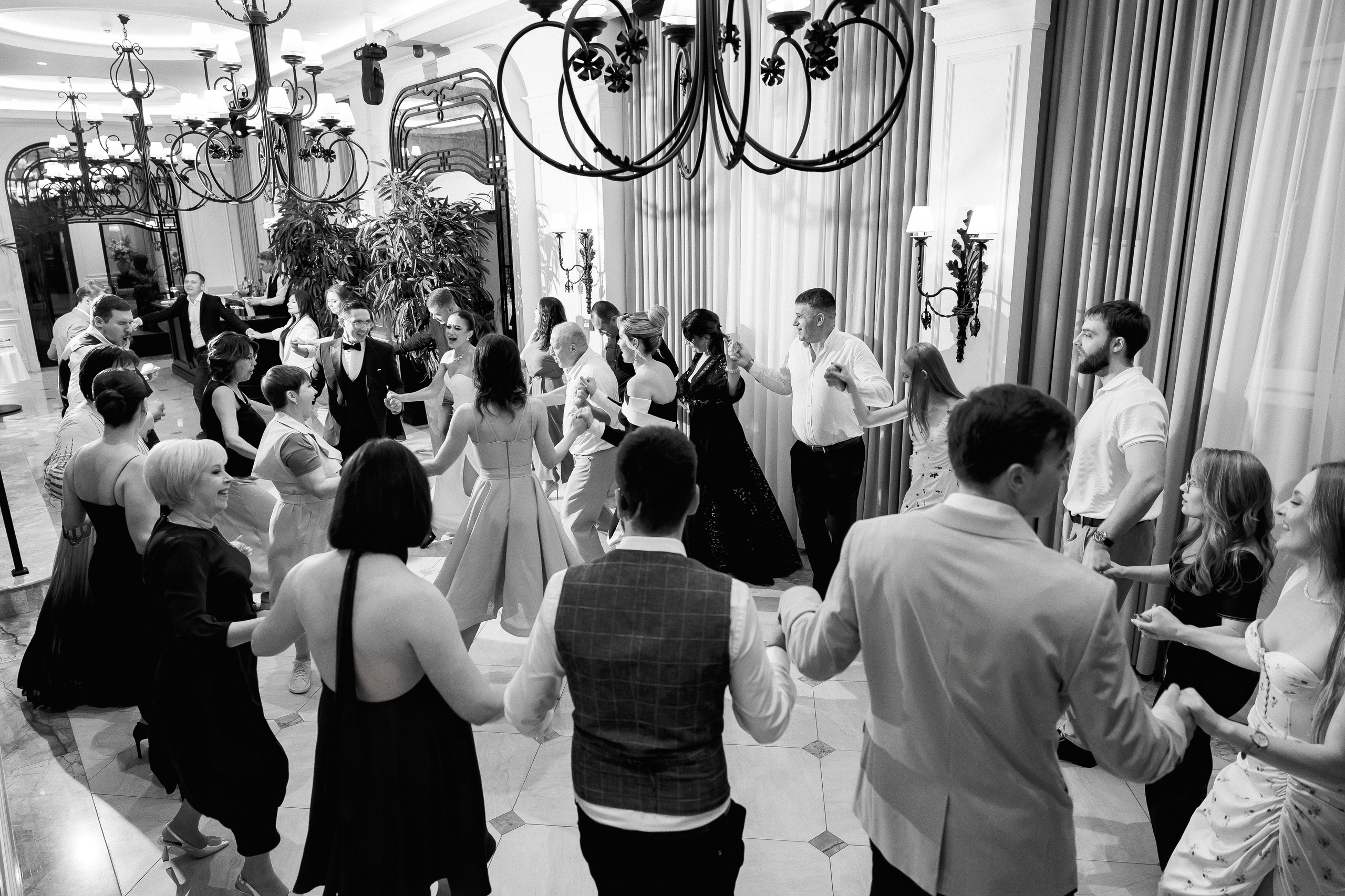 Serghei & Erica — Queen Residence. Servicii Foto și Video 067188353