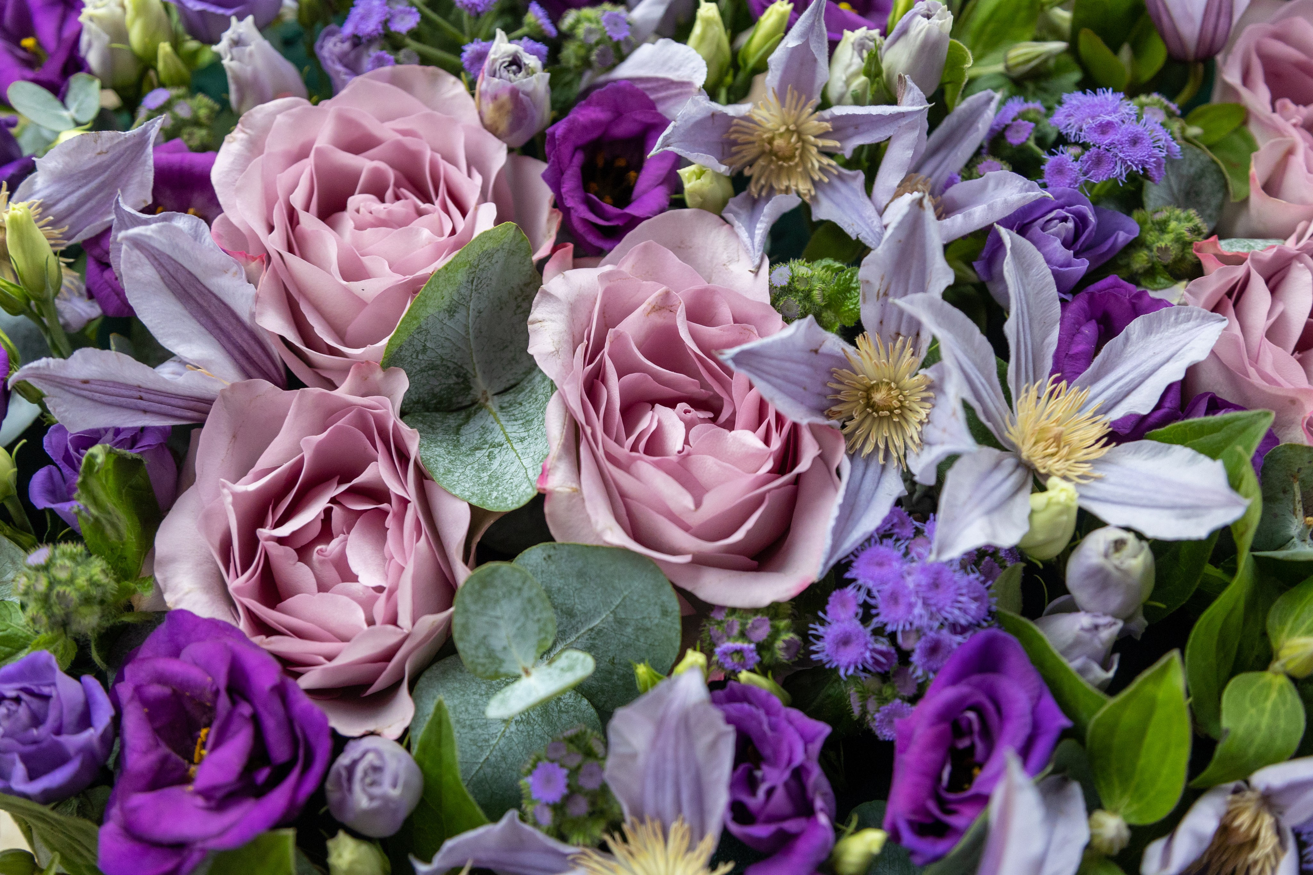 Vores blomsterhjerter er også velegnede som en smuk og værdig måde at sige farvel til en elsket. De udtrykker de ord, der kan være svære at finde i sådanne stunder.