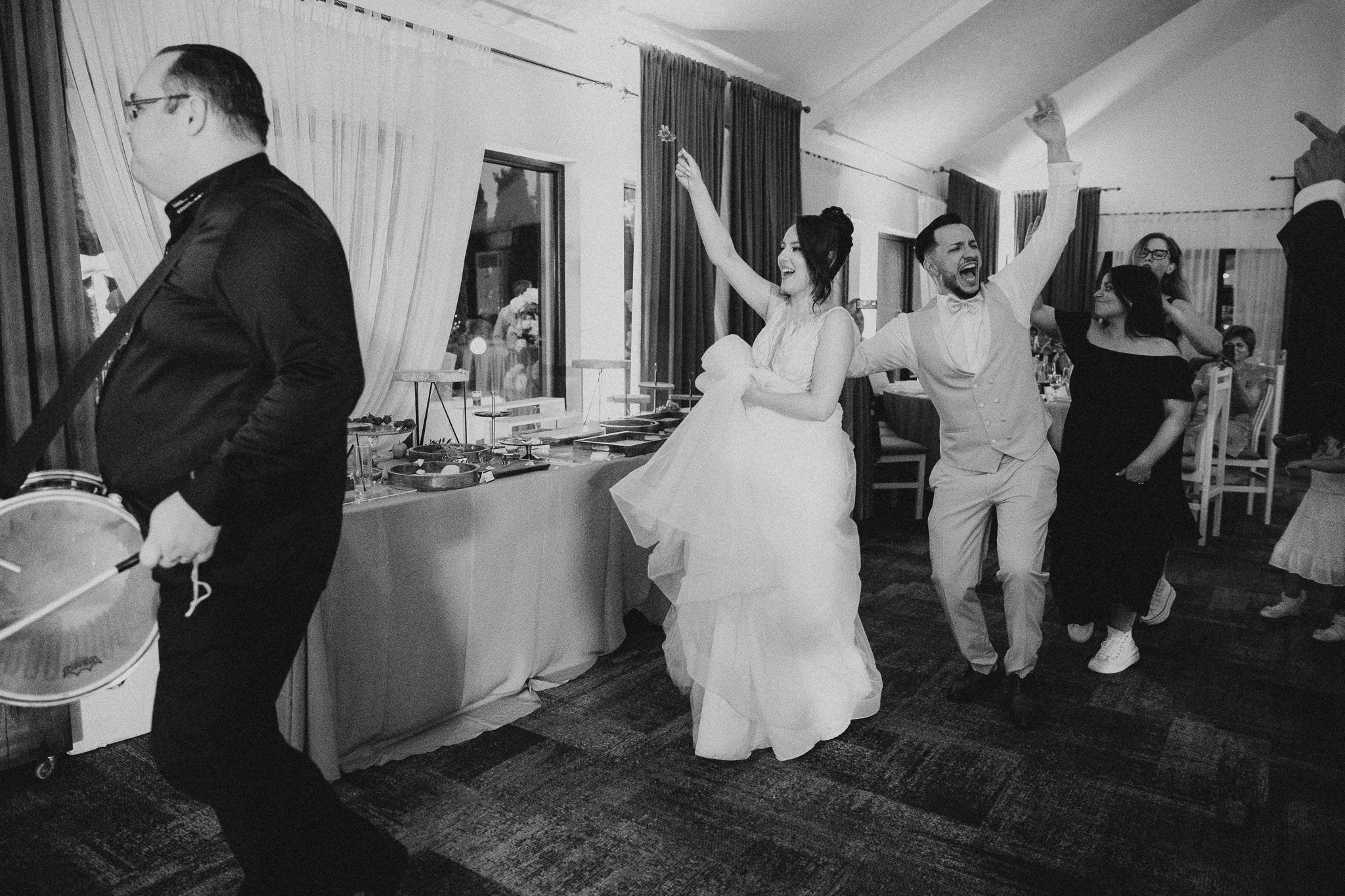 Ioana & Ionuț | Nuntă de poveste la Păstrăvăria Poiana din Mălini județul Suceava. Servicii foto-video profesionale, pentru momente de neuitat