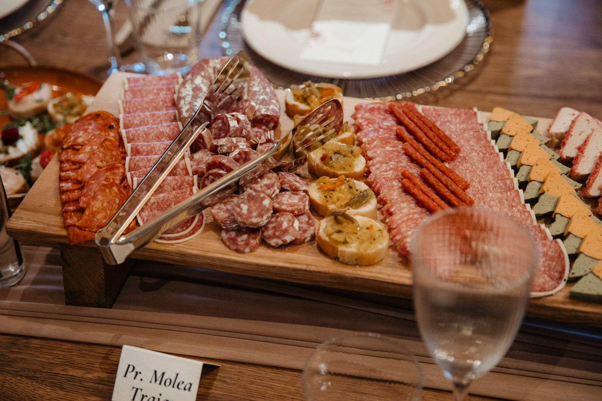 Nunta de Poveste la Sucevița: Cristi și Andreea. Servicii foto-video profesionale, pentru momente de neuitat