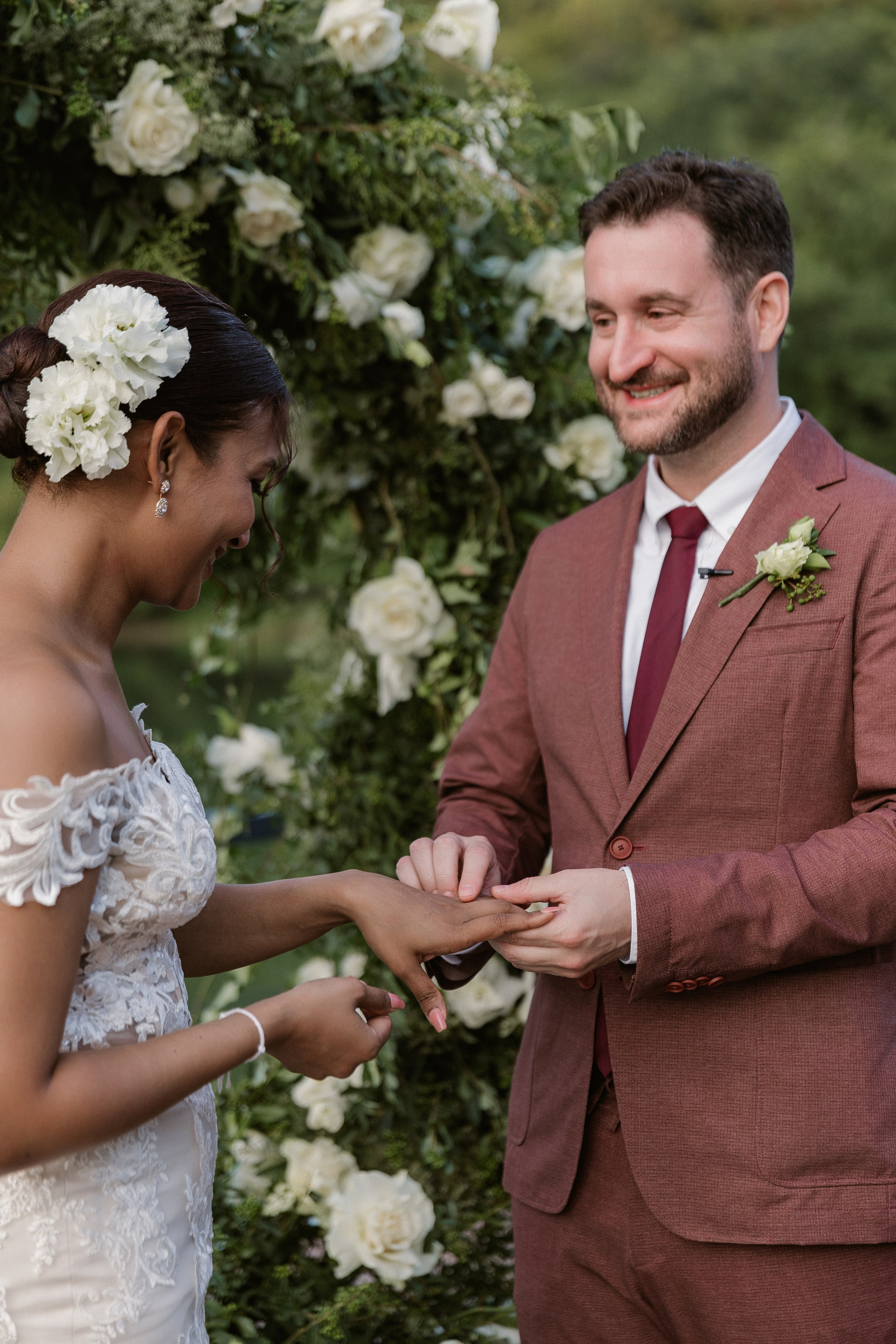 Thesakaya and Kevin. Photographer Anna Nazarenko