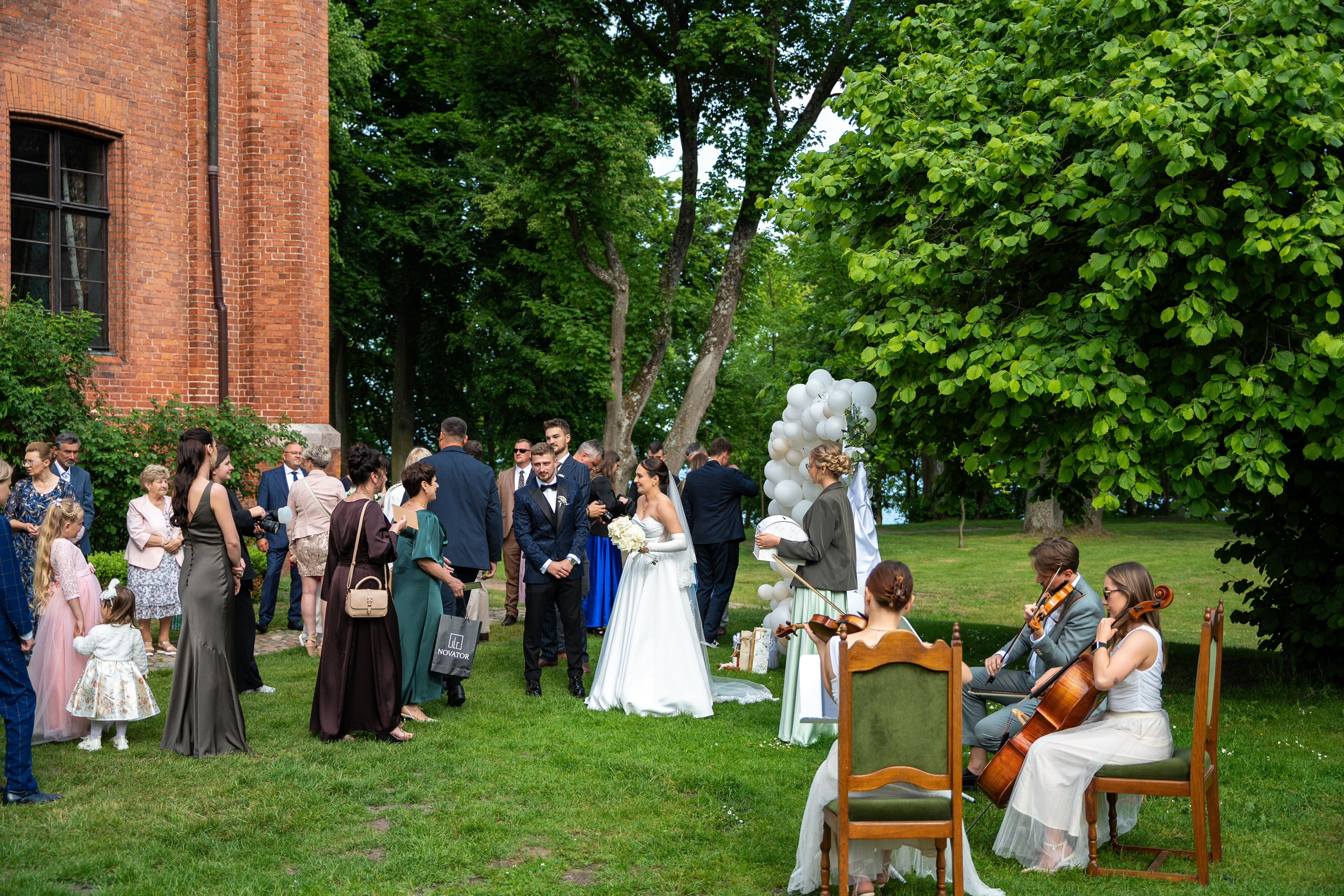 E&N: Zamek w Rzucewie. SL Wedding Photo — Editorial, Elegant & Timeless Wedding Photography in Poland and Across Europe