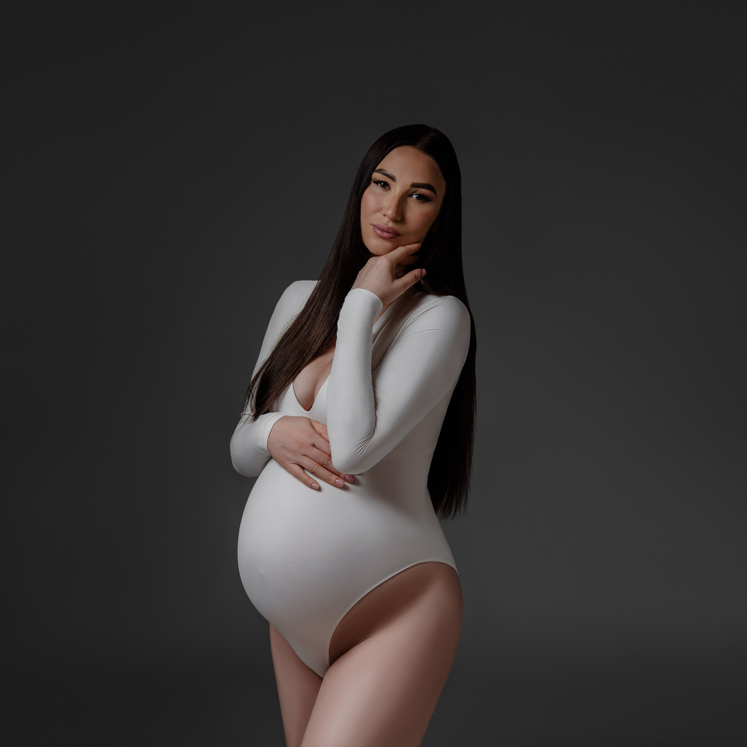 Sesión de fotos de embarazo en un estudio en Niza, Francia, Costa Azul. MARIA VALUEVA Fotógrafo en Niza, Cannes, Monaco, Francia, Europe, Estambul, Turquía