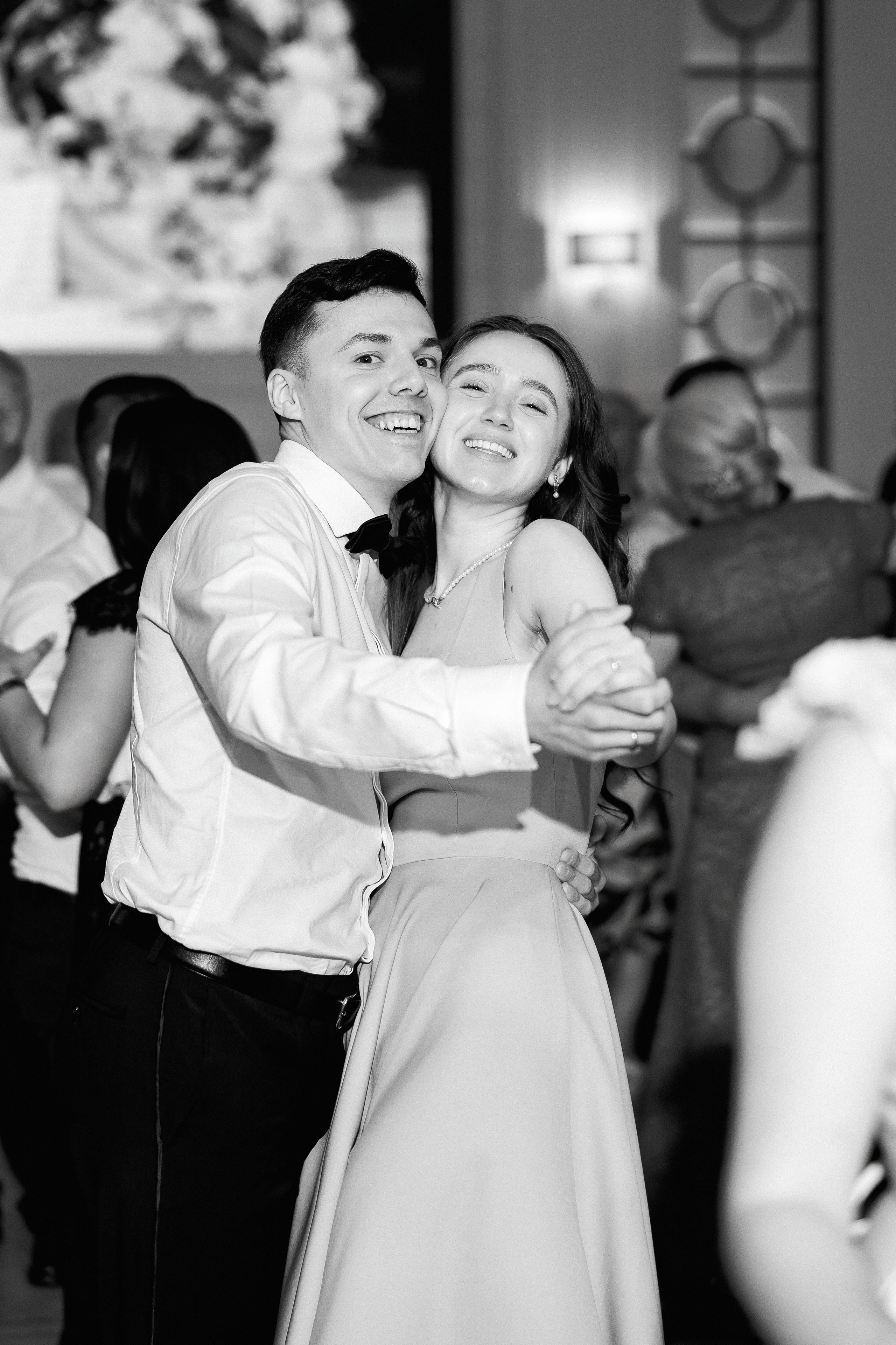 Eugen & Livia — Grand Elysee — Wedding Day. Servicii Foto și Video 067188353