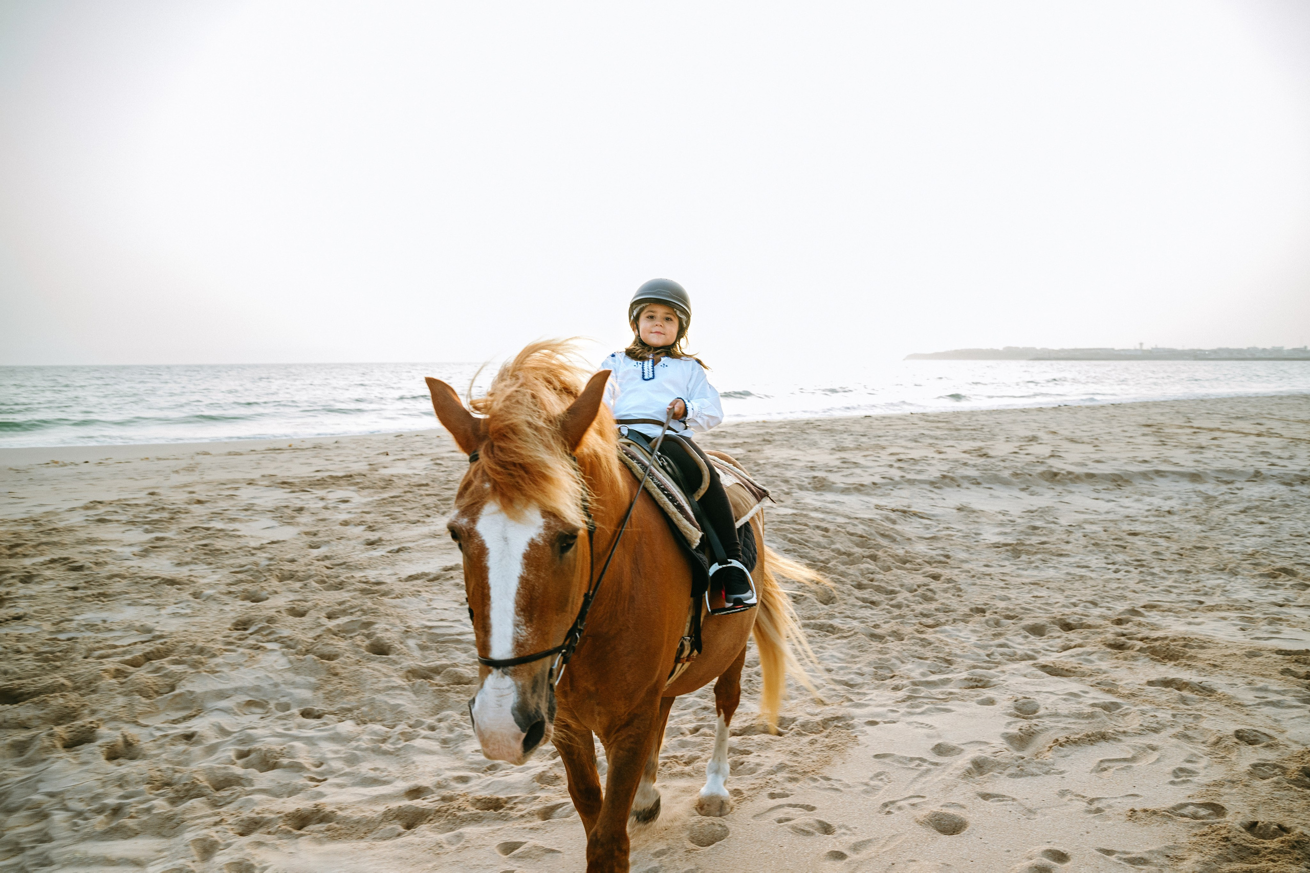 Marlene & Tiago com filhos. Passeios a Cavalo na Praia Peniche | Eco Salgados Agroturismo