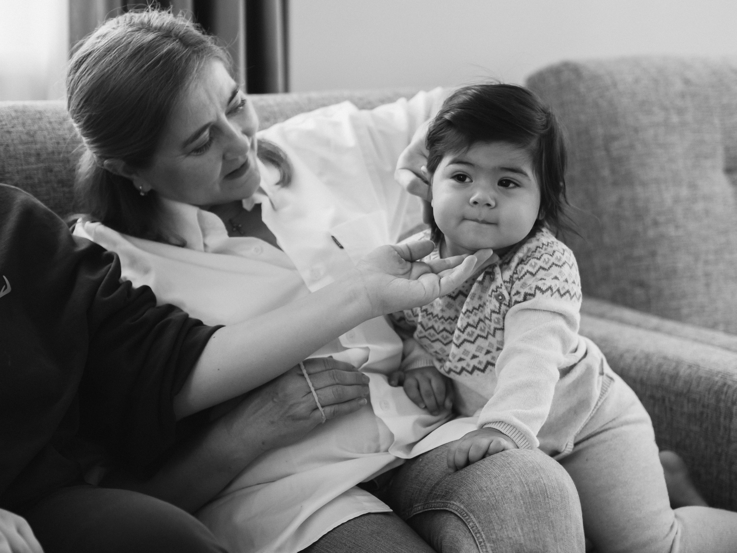 Lida & her family. Photographer in Los Angeles. Julia Ishmuratova