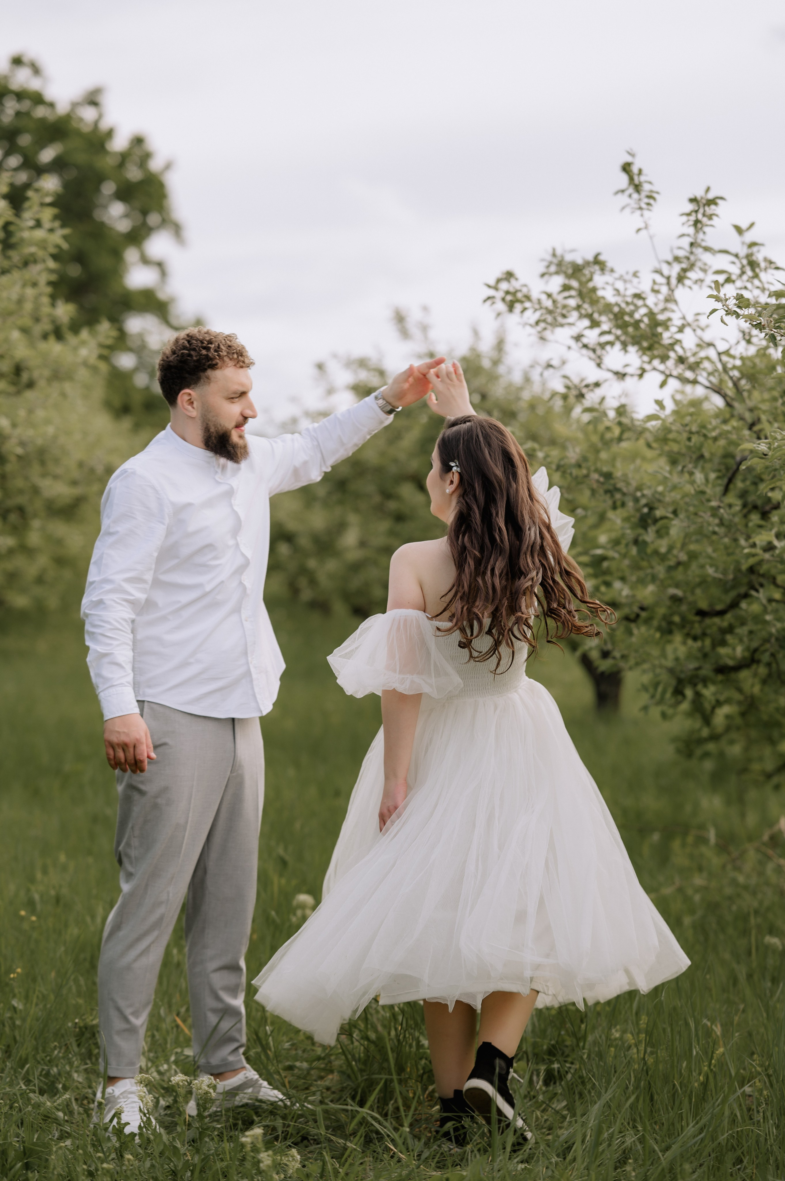 Magda + Andrei | Lovers in the garden. Proud Vision Weddings | Wedding Photography & Film — Servicii profesionale Foto Video Nunta Iasi