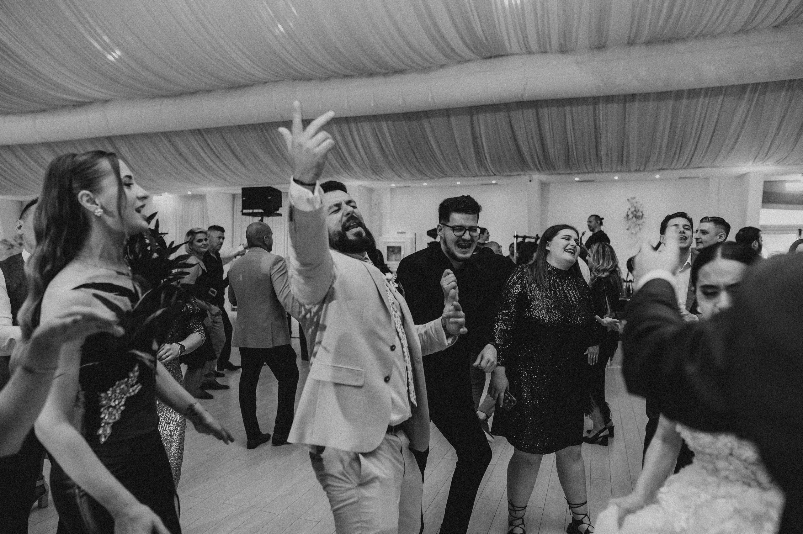 Nunta la Hotel Capitol Iasi. Proud Vision Weddings | Wedding Photography & Film — Servicii profesionale Foto Video Nunta Iasi