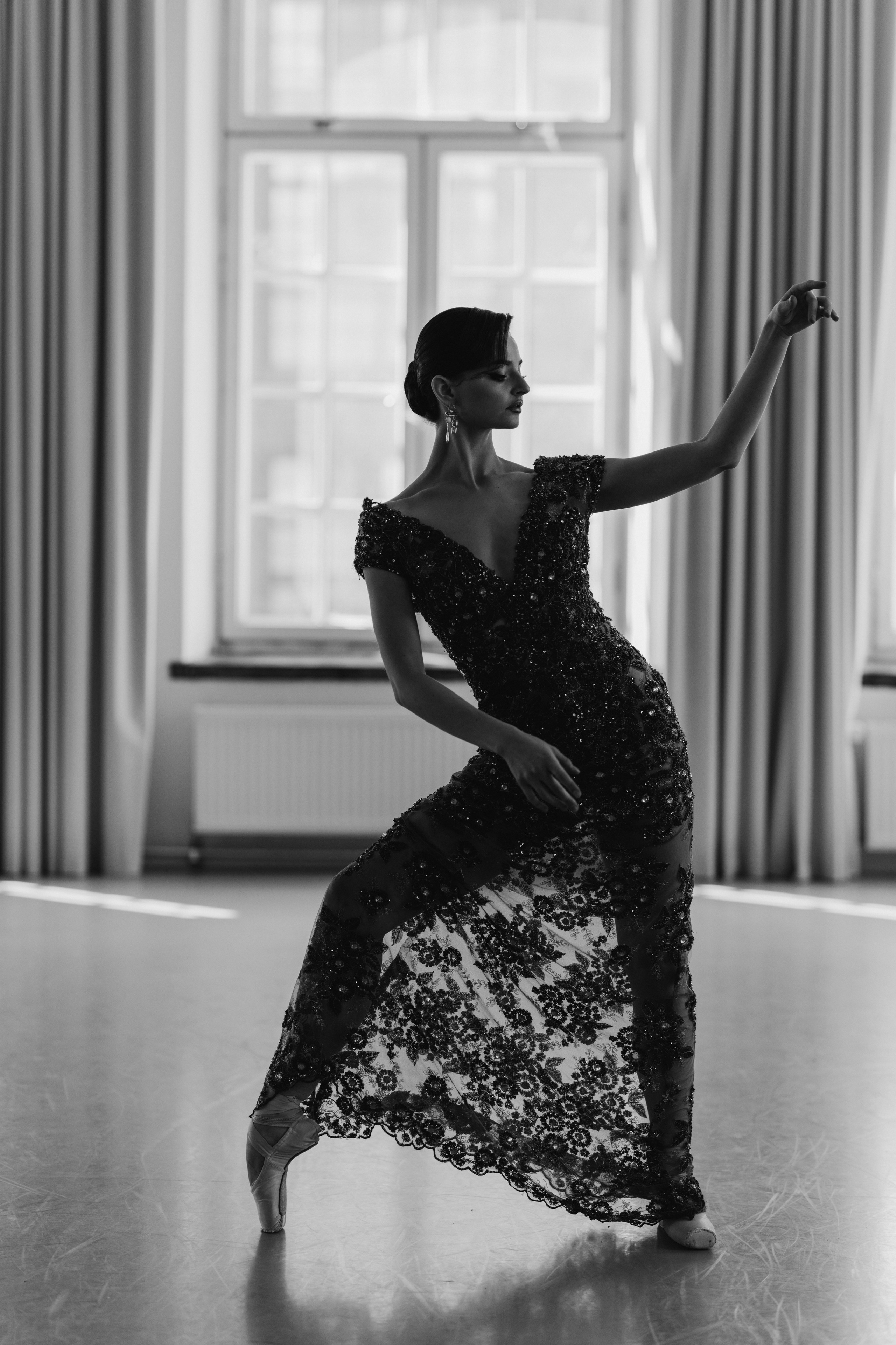 Riikka Couture, Riikka Ikäheimo, Violetta Keller, Portrait, Dancer. Wedding and potrait photographer in Helsinki Vickan O