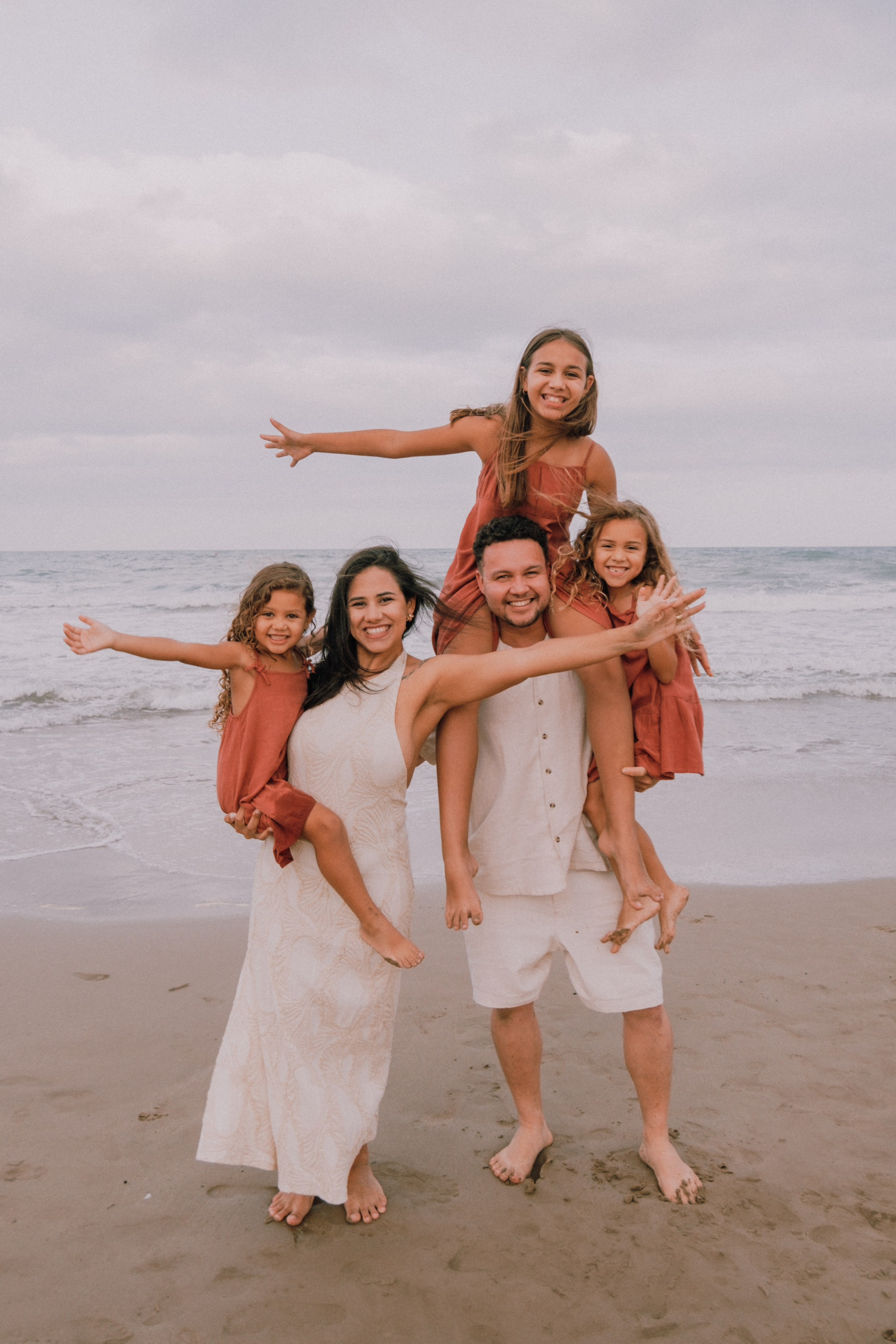 Семейная фотосессия на пляже. Профессиональная фотосъемка в Калафелле — Елена Медведева