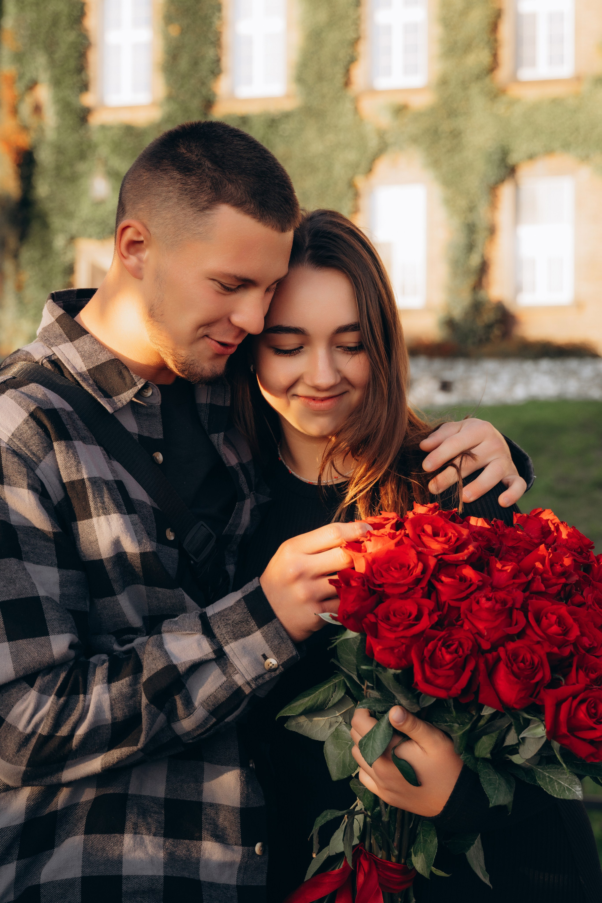 Sunset Embrace. Fotograf Katowice – sesje indywidualne, rodzinne, ślubne