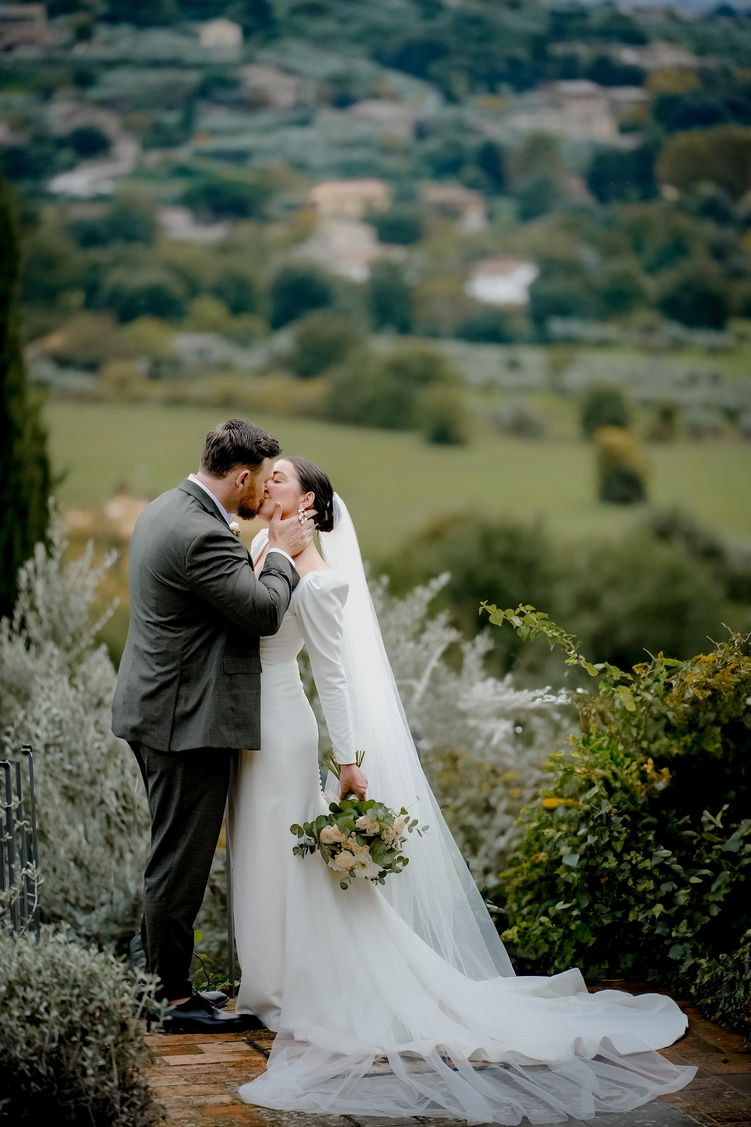 Elopment in Cortona. Villa Falconiere. Wedding Photographer in Italy