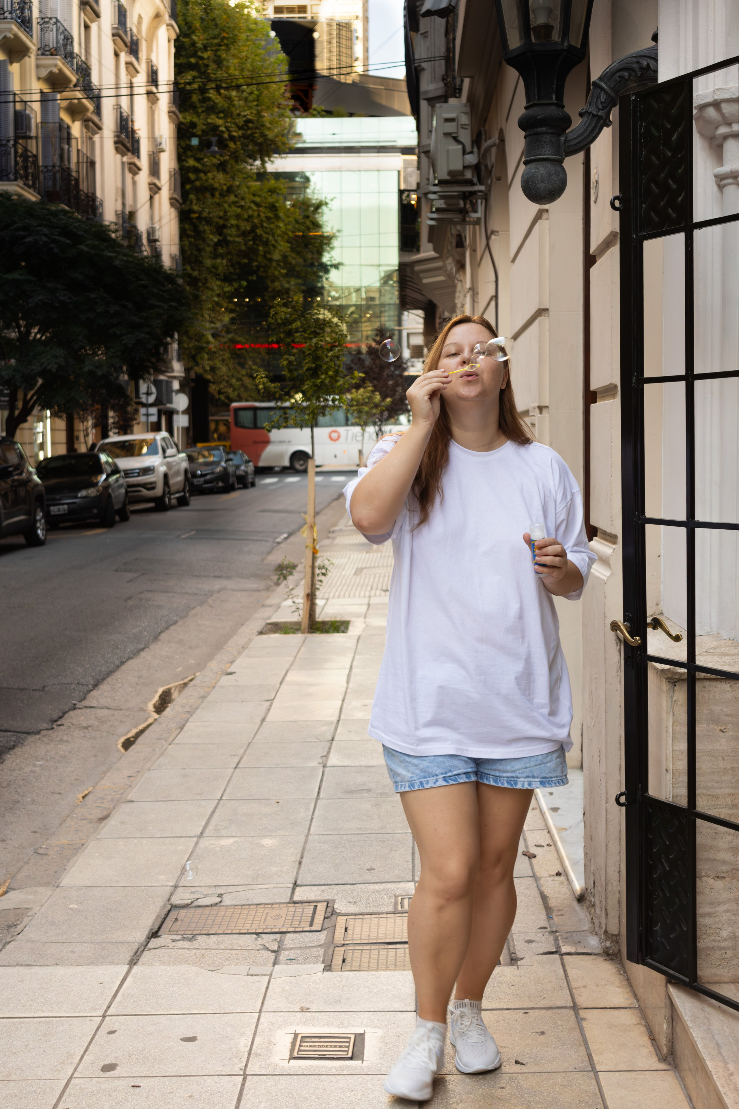 Мыльные пузыри в городе. Фотограф в Буэнос-Айресе