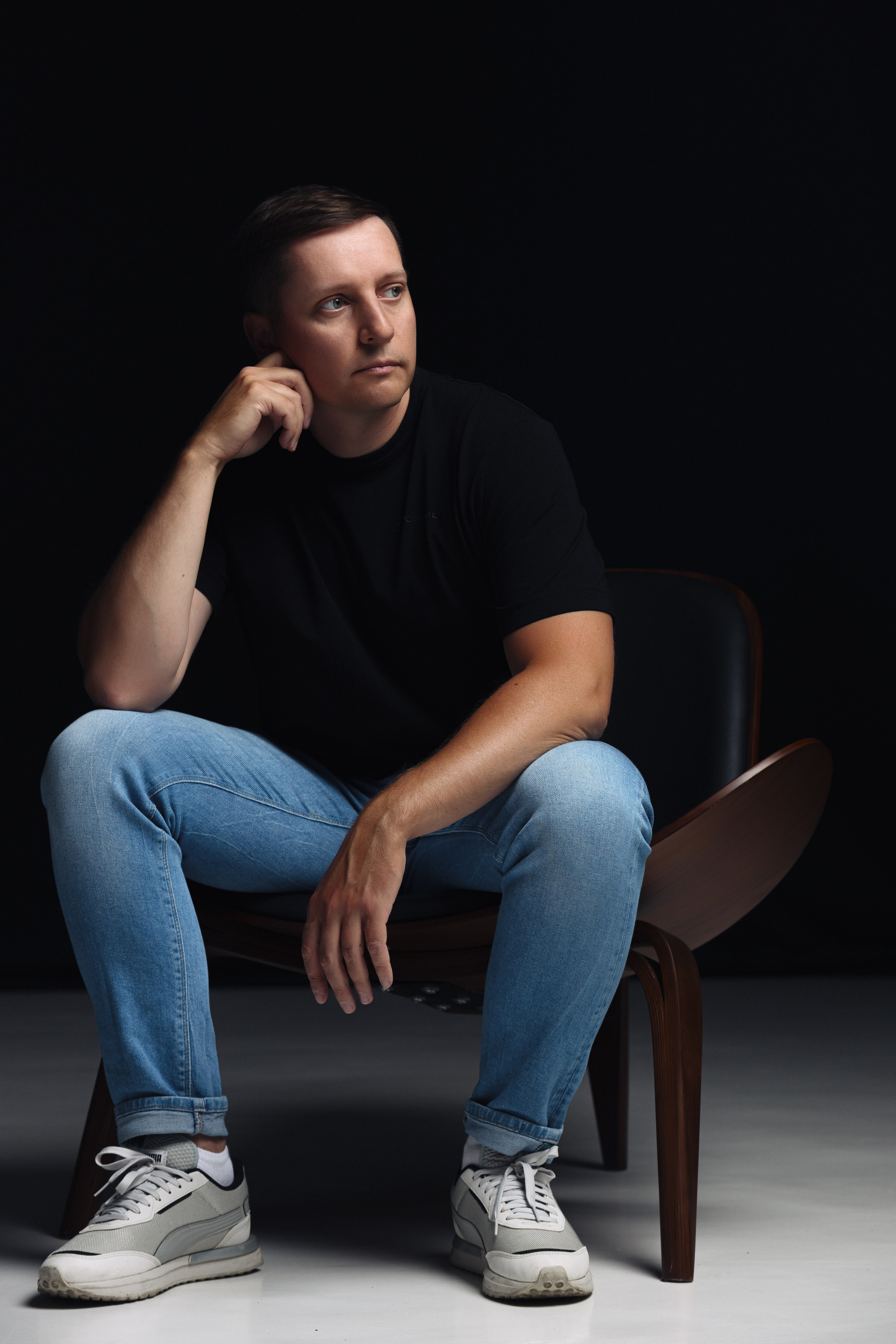 BELLOW US FOTOGRĀFS RĪGA