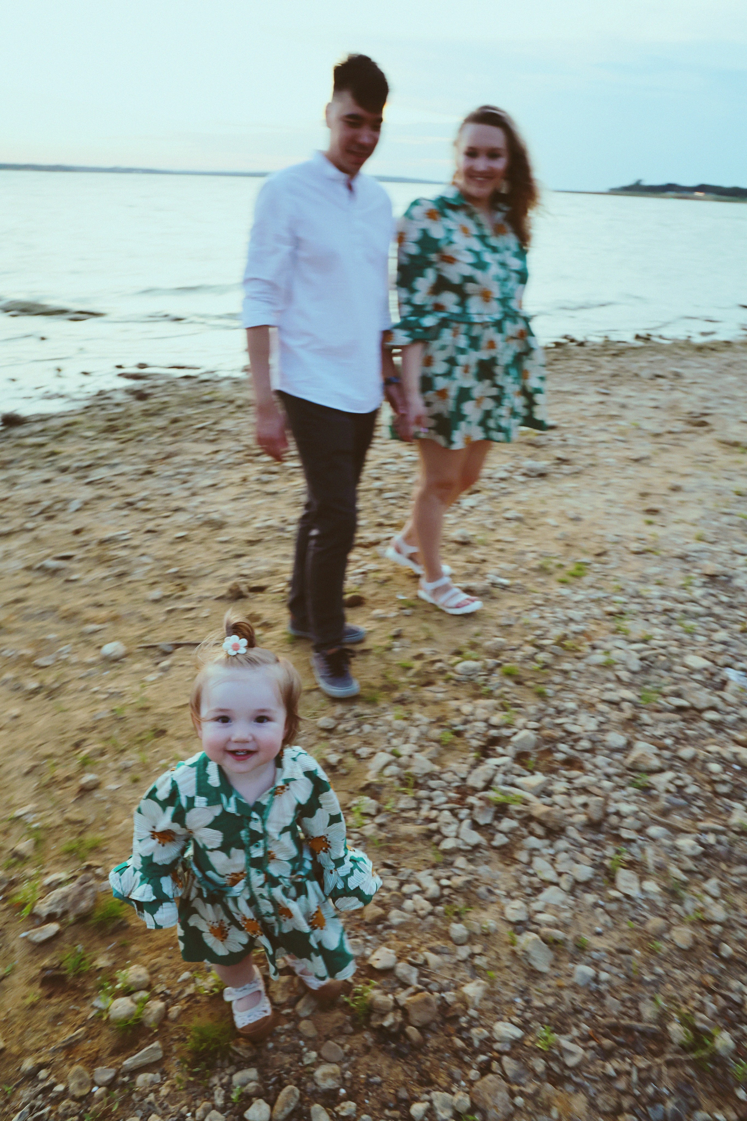 Baby Family Photoshoot – Outdoor Family Photography with Infant or Toddler. Lana Petrychenko — Portrait & Family Photographer. Valencia, Spain