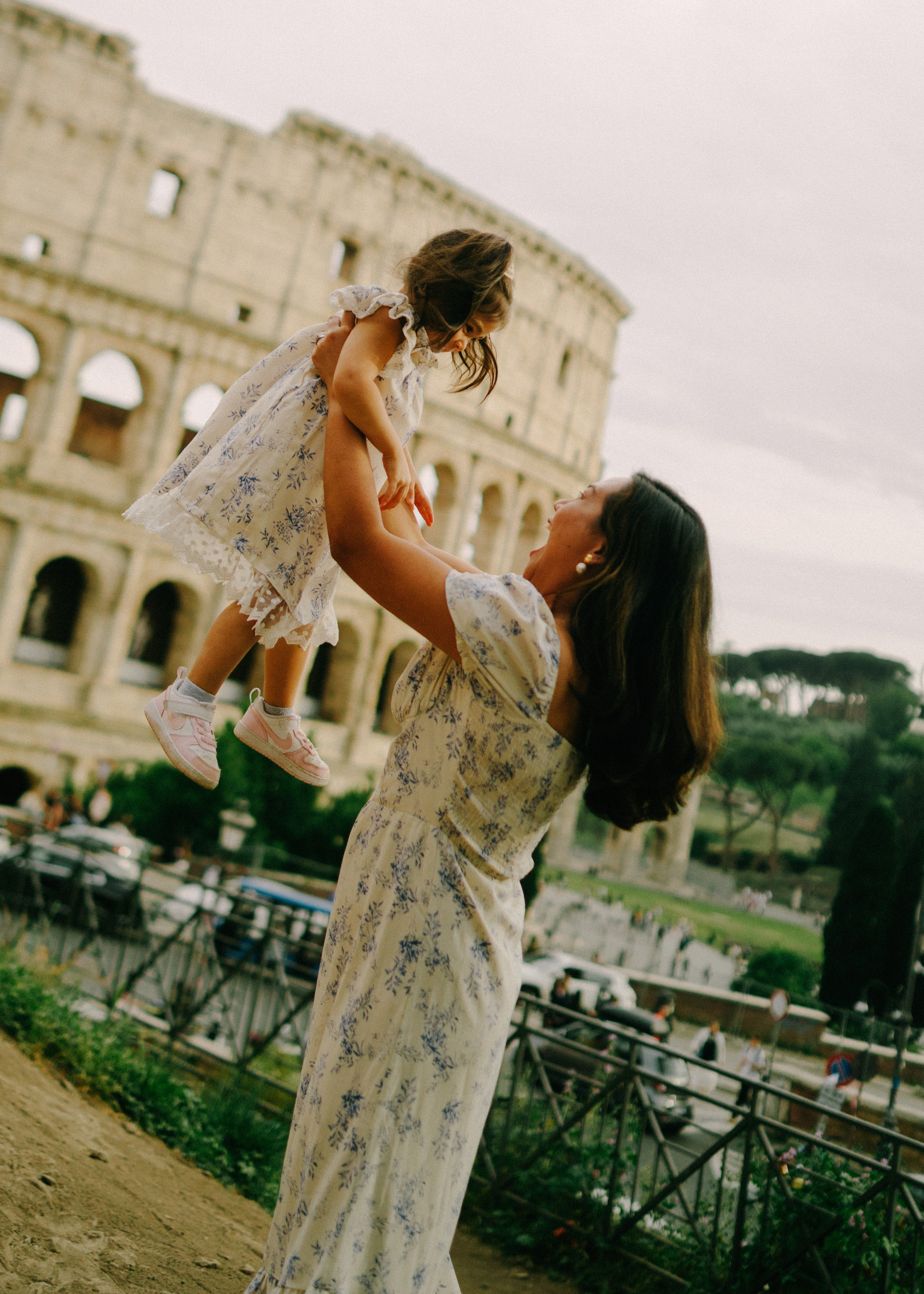 Colosseum Family shoot. Photographer in Rome and Italy. Stas Varych