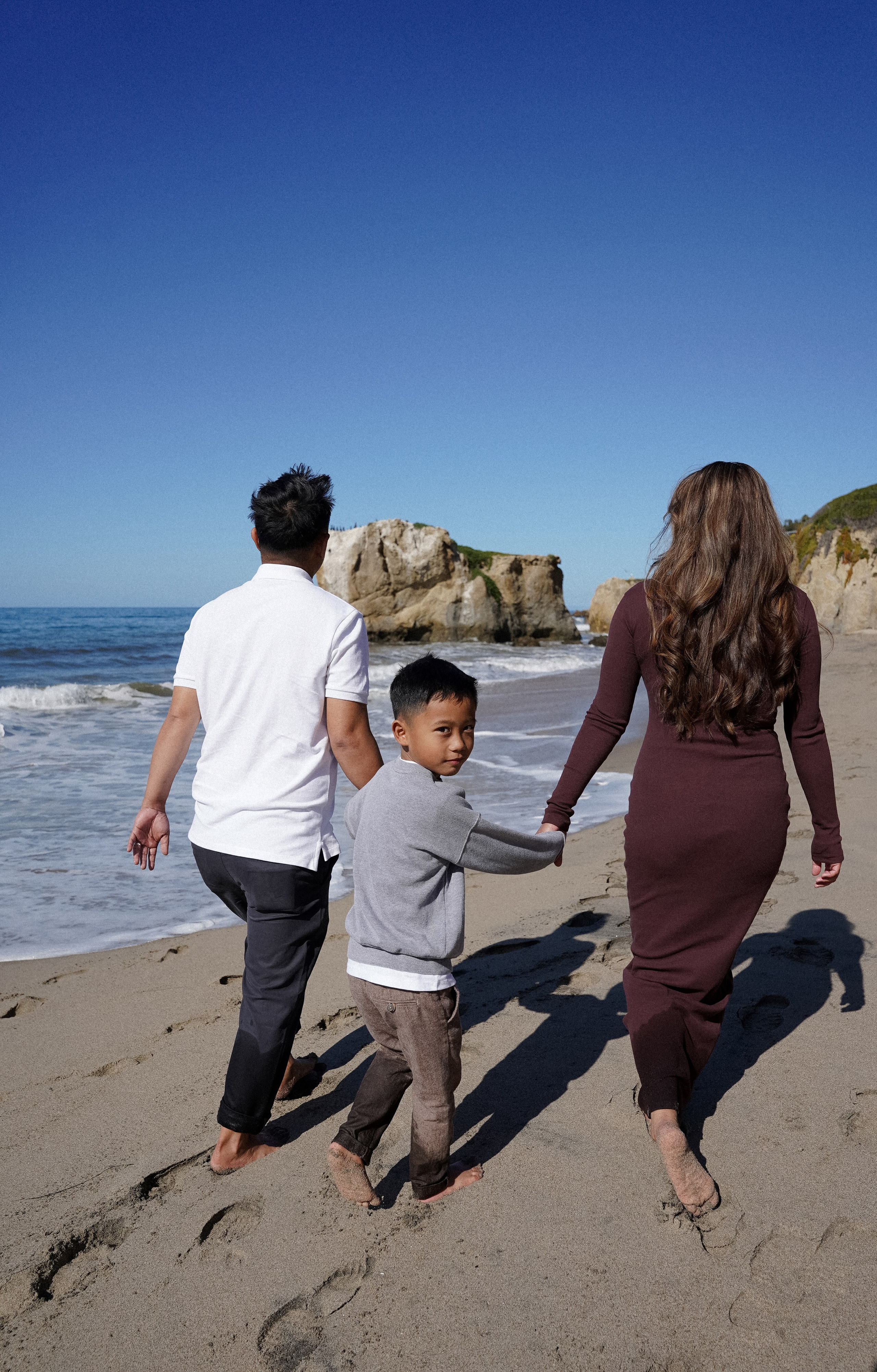 Family photoshoot. Family photoshoot outside. Beach photoshoot. Family holiday photoshoot. Sunset photoshoot