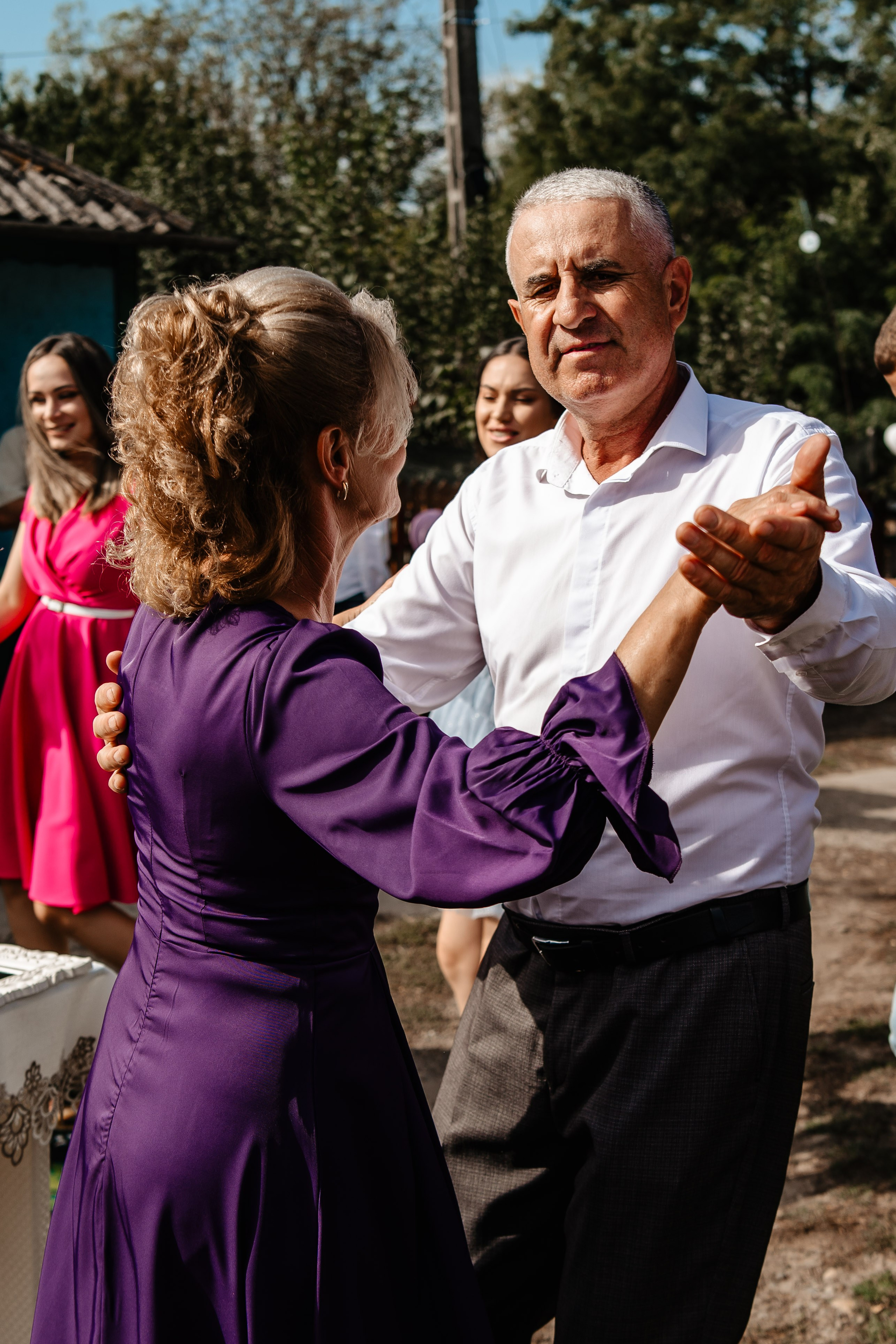 Robert si Mada. Foto-Video Nunta Iasi, Suceava, Bucuresti / Disponibilitate 2025 — 2026 — 2027