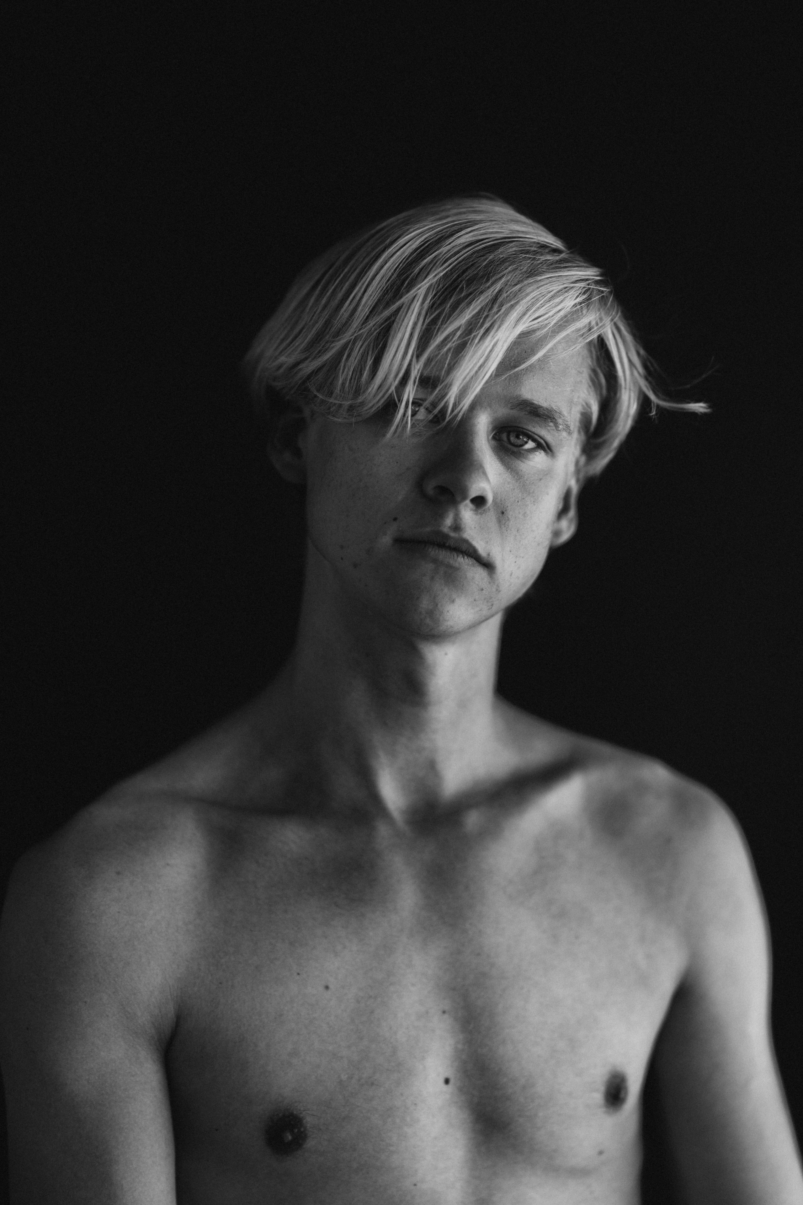 DANCERS. Victoria Olonen – Cinematic Portrait Artist | Helsinki & Europe