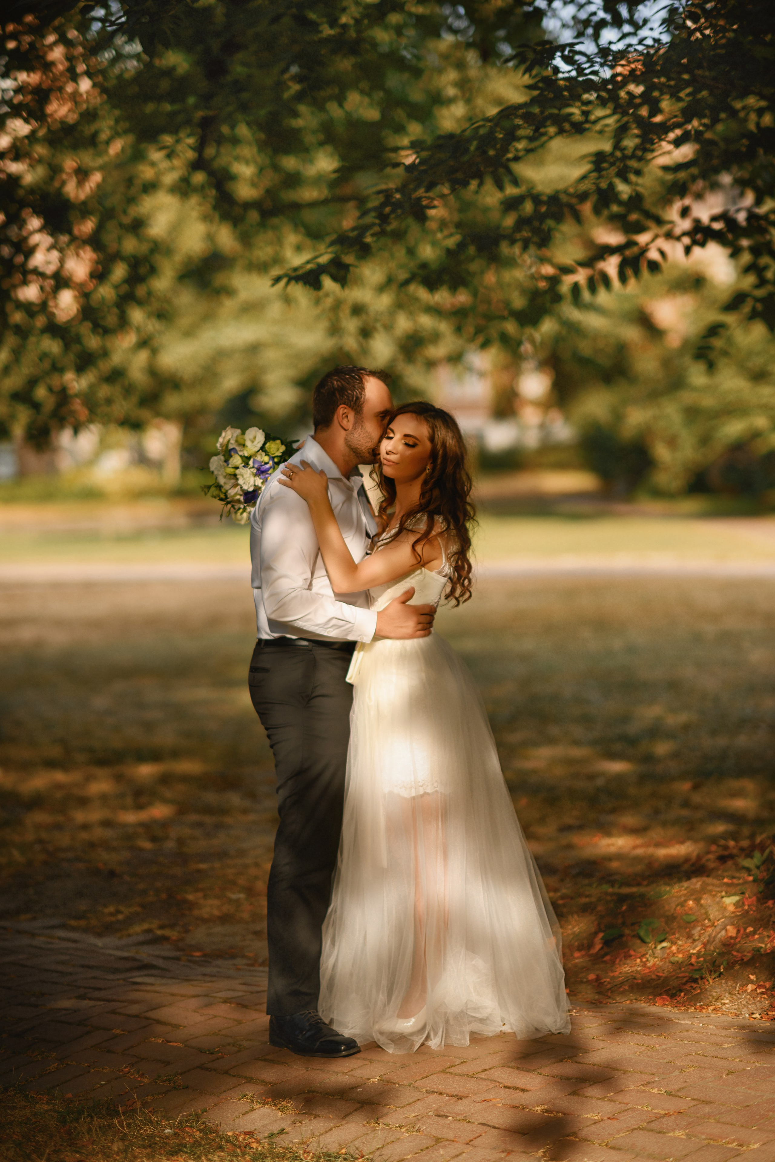 Diana & Ilaja. Wedding & portrait photography in the Seattle Area. Helen Michelle photographer