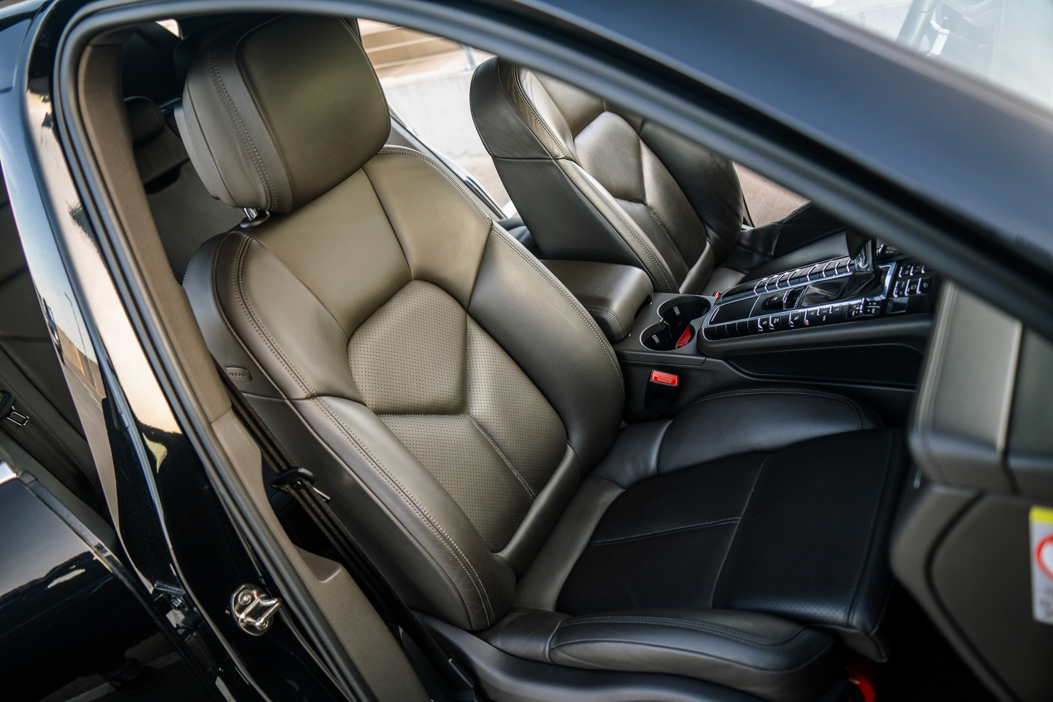 PORSCHE macan. LOHA VISUALS — AUTOMOTIVE PHOTOGRAPHY