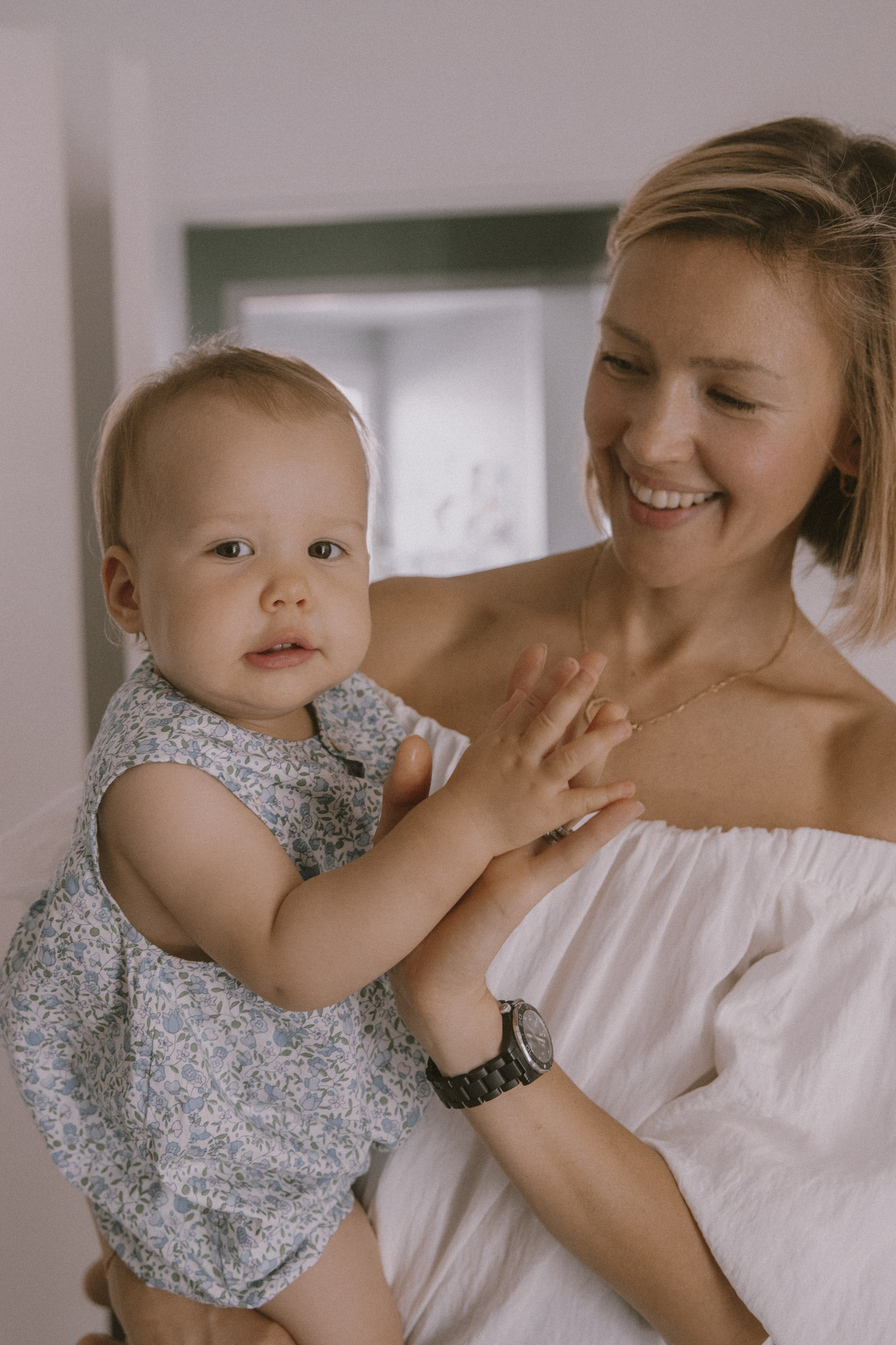 Family At Home Photoshoot in Paris | Natural Lifestyle Photography. Paris Wedding Photographer