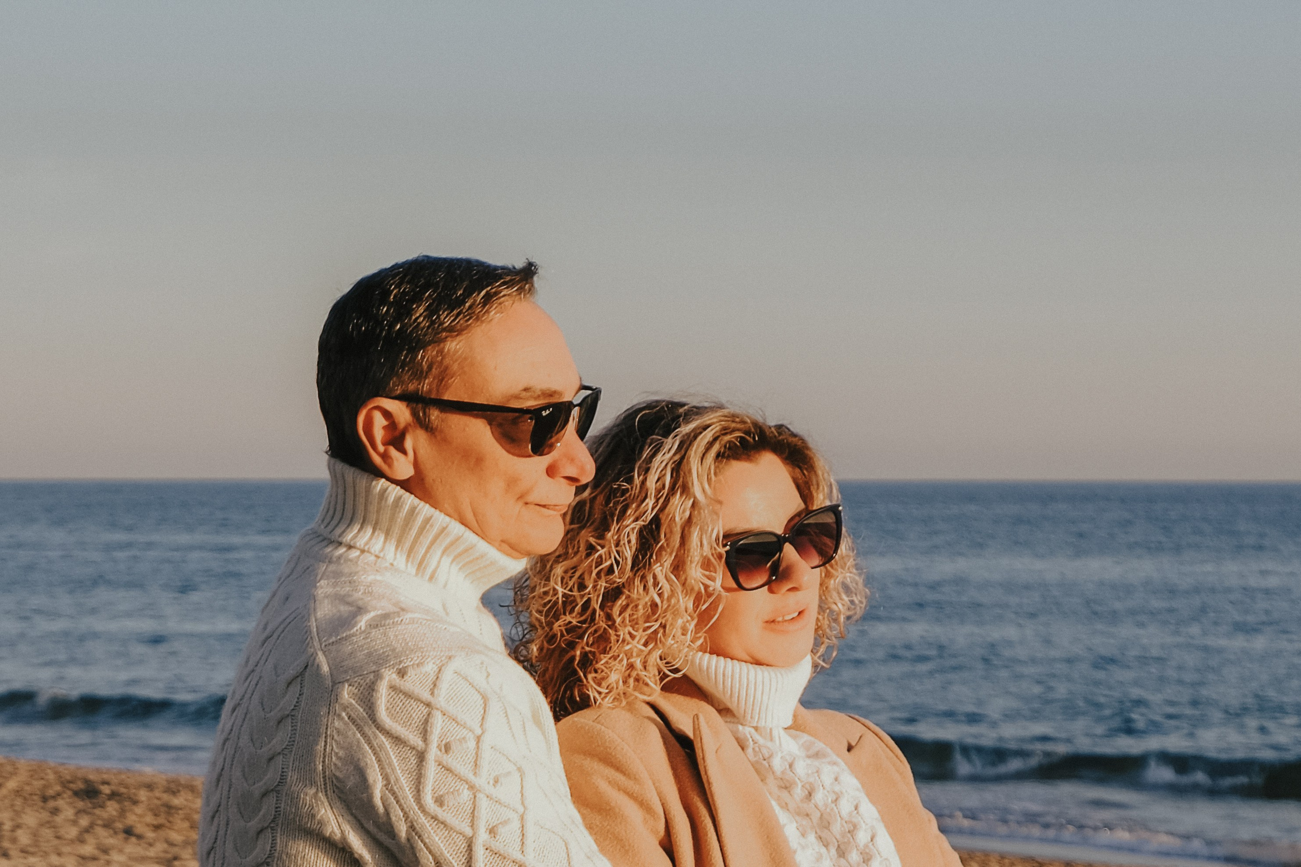 Sesión de pareja en la playa. Fotografía profesional en Calafell - Elena Medvedeva