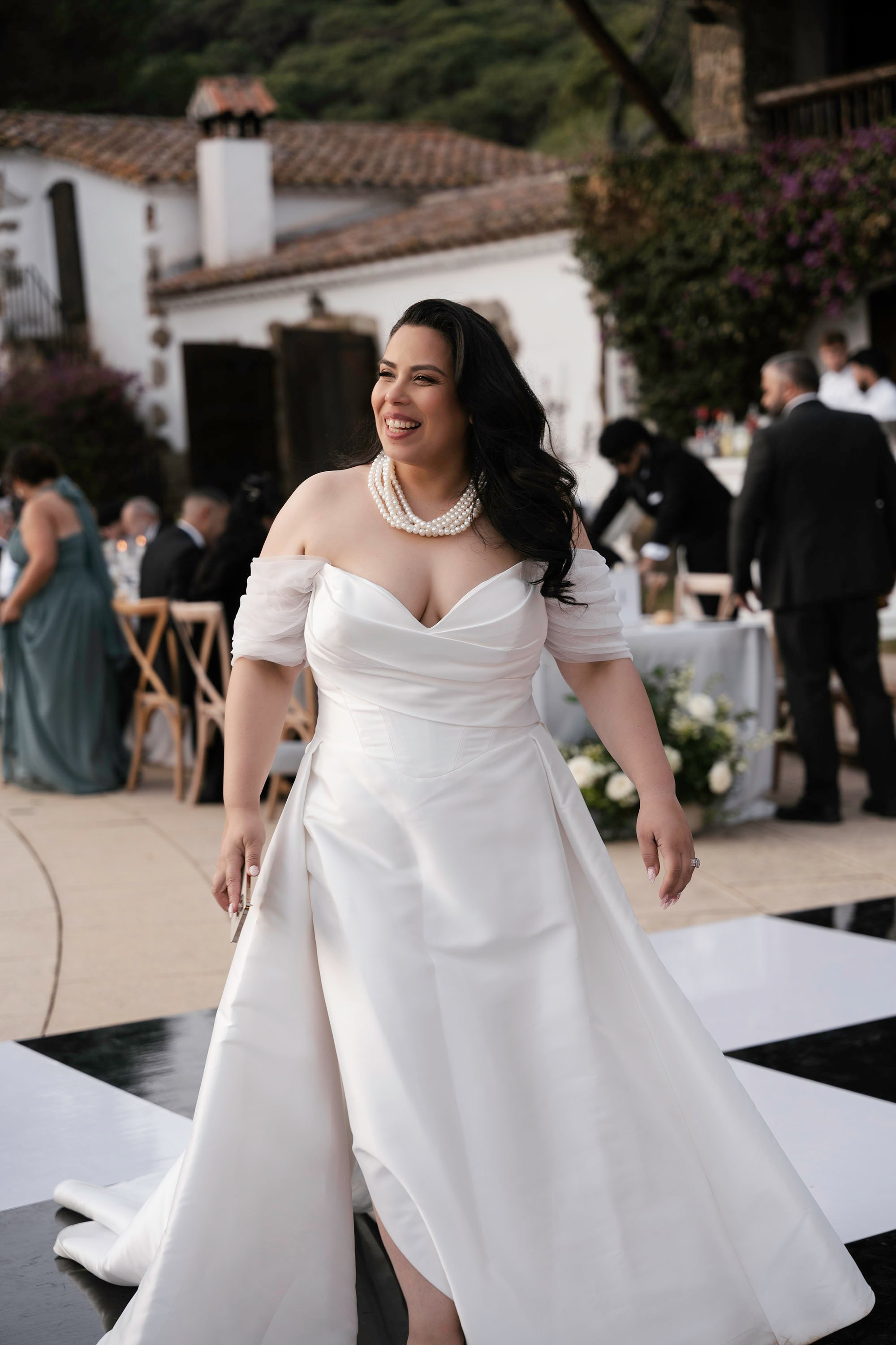 Donielle and Edwin. Fotógrafos de bodas de destino y creadores de contenido con base en España