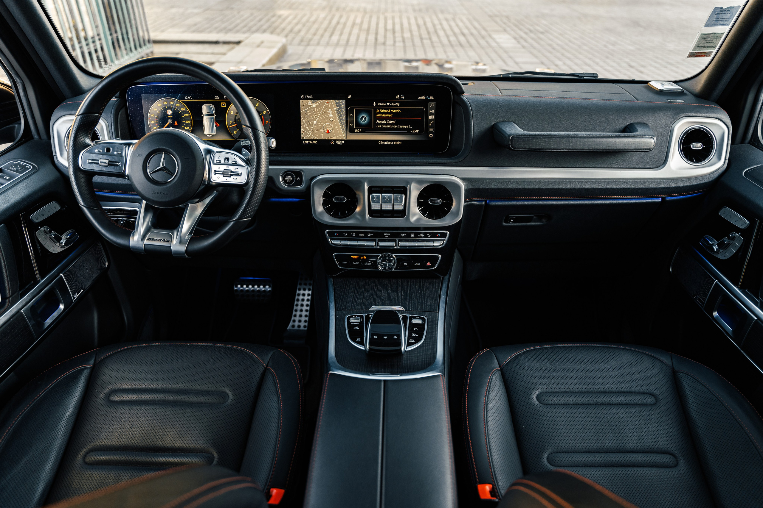 Mercedes Benz G500. Photographer in Paris — Vitalii Motruk