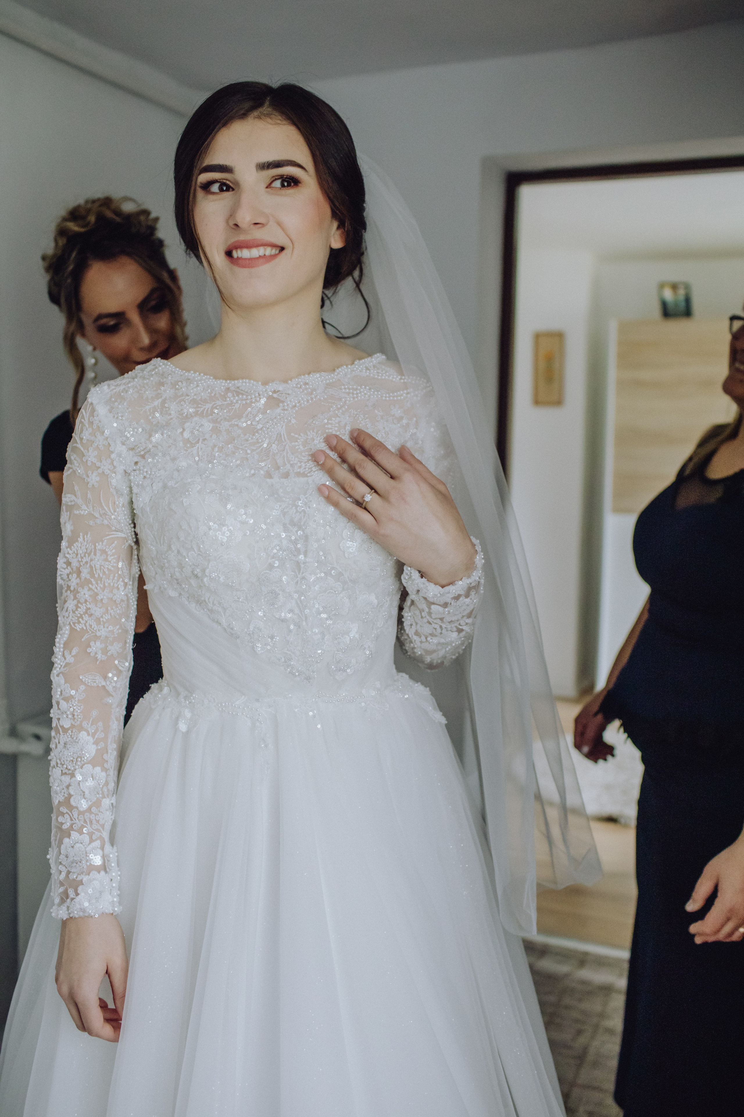 Adi & Angela. Wedding & couple photographer from Romania Rut Vetan