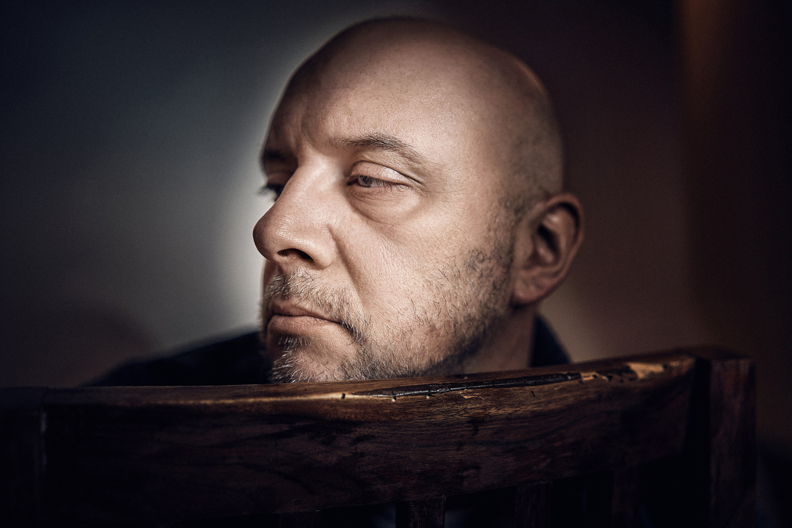 Portret Malarza - Simeon Genew - Portrety w studio - Fotograf i wideograf Andriej Szypiłow