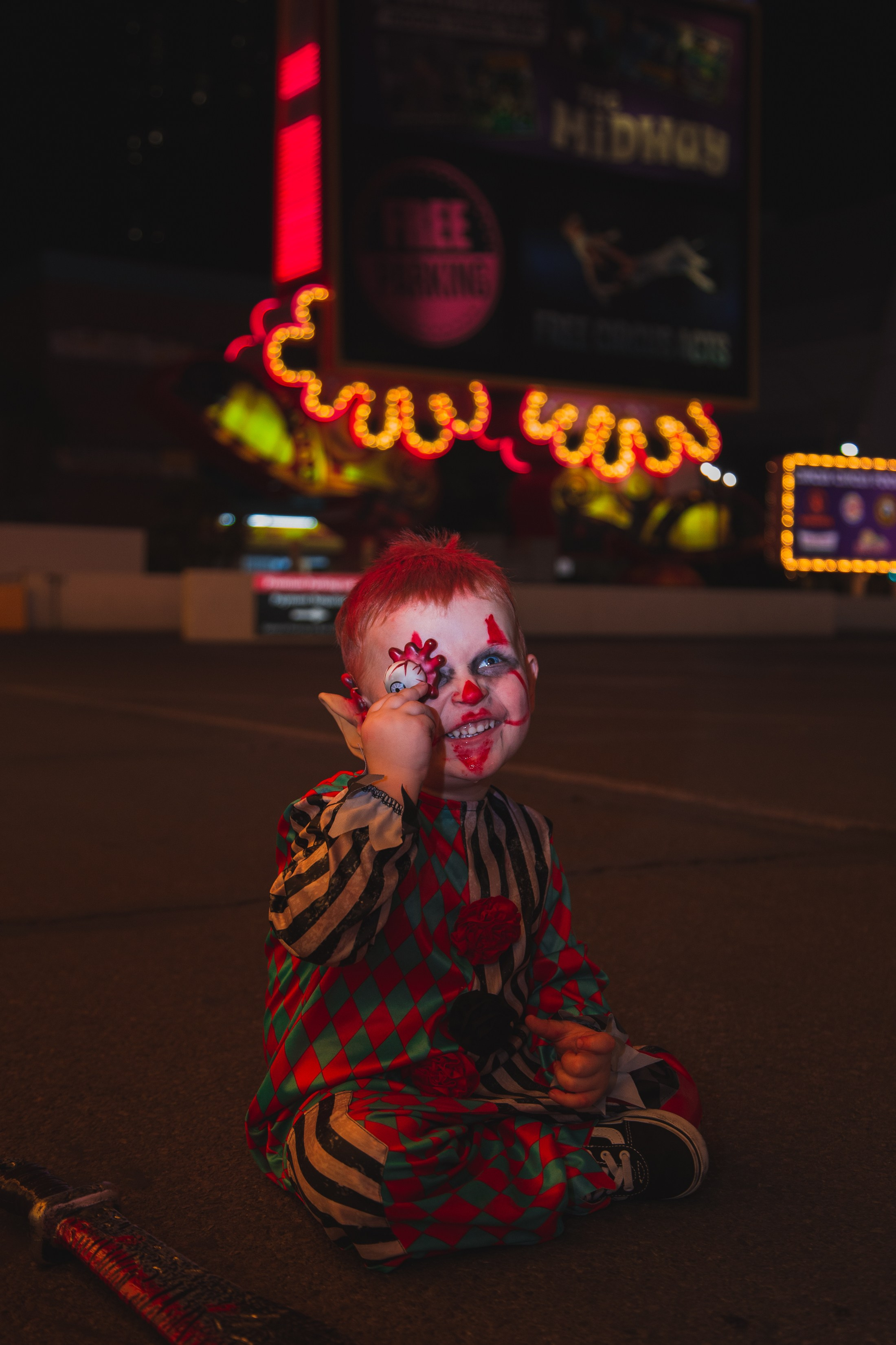 Crazy clowns. Wedding & elopement photographer Viktoriya Kravtsov. Las Vegas