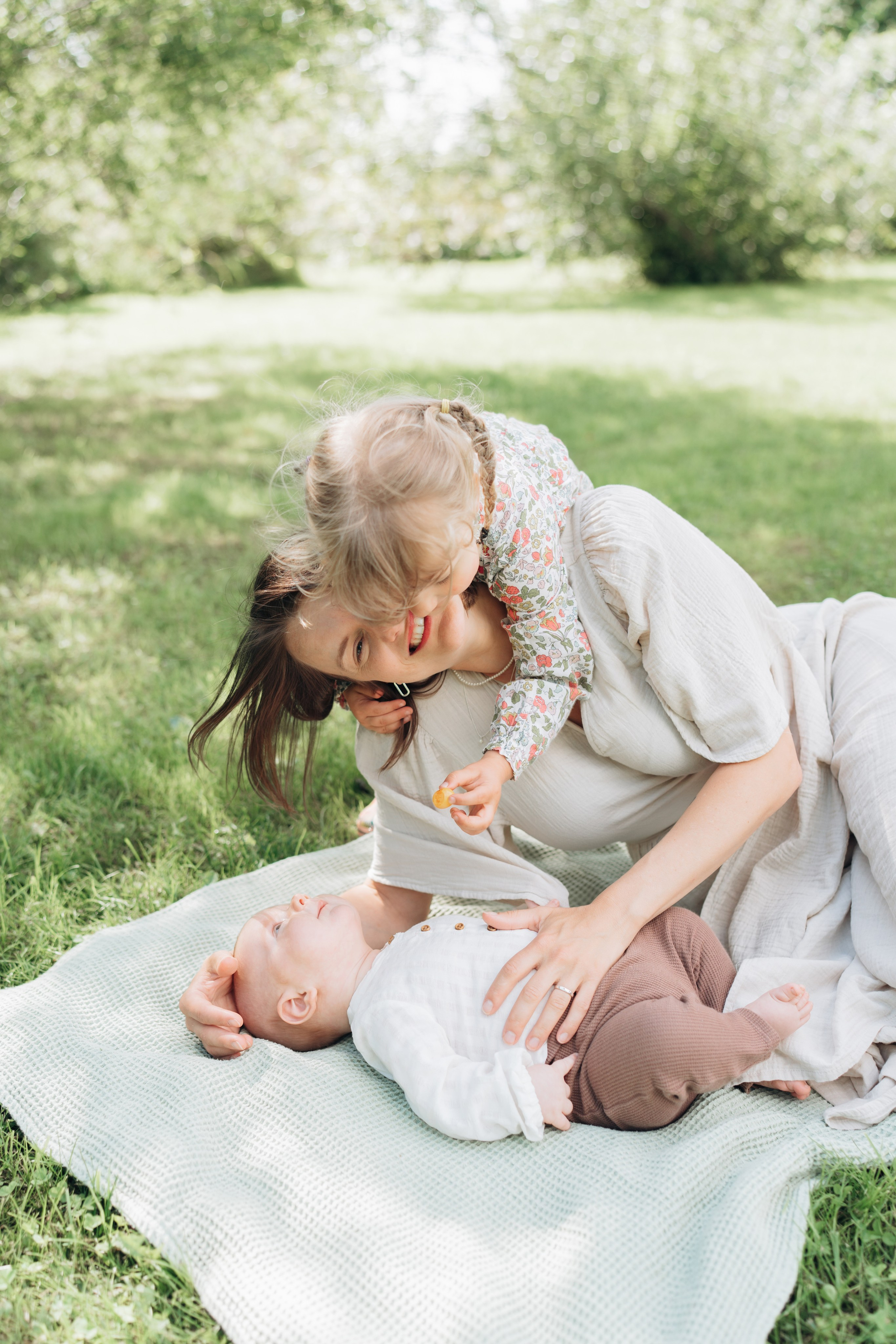 UNDER THE APPLE TREE. Dagneshi Photography
