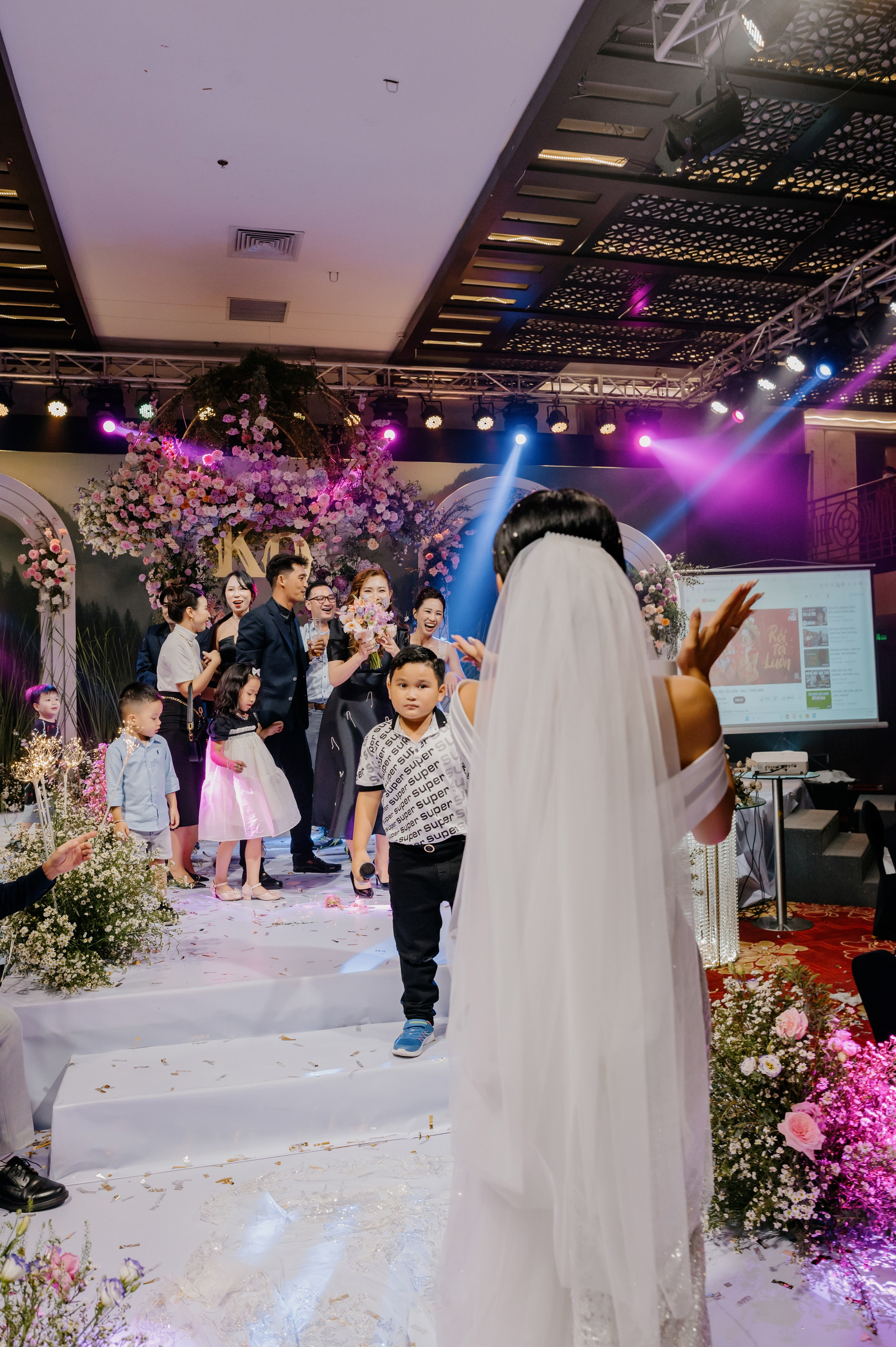 KHANG & QUYEN / Lavela Hotel. Saigon Wedding Present | Art Beyond Moments