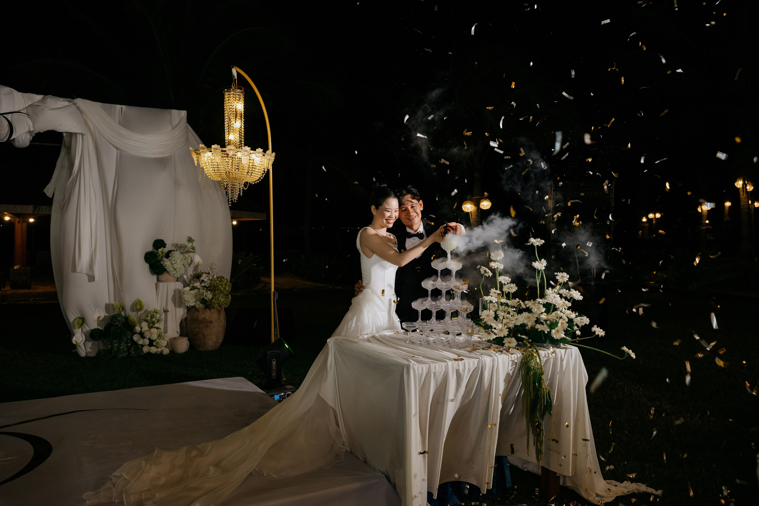 DIEU & THINH/Destination Wedding. Nhiếp ảnh gia đám cưới hàng đầu tại Thành Phố Hồ Chí Minh