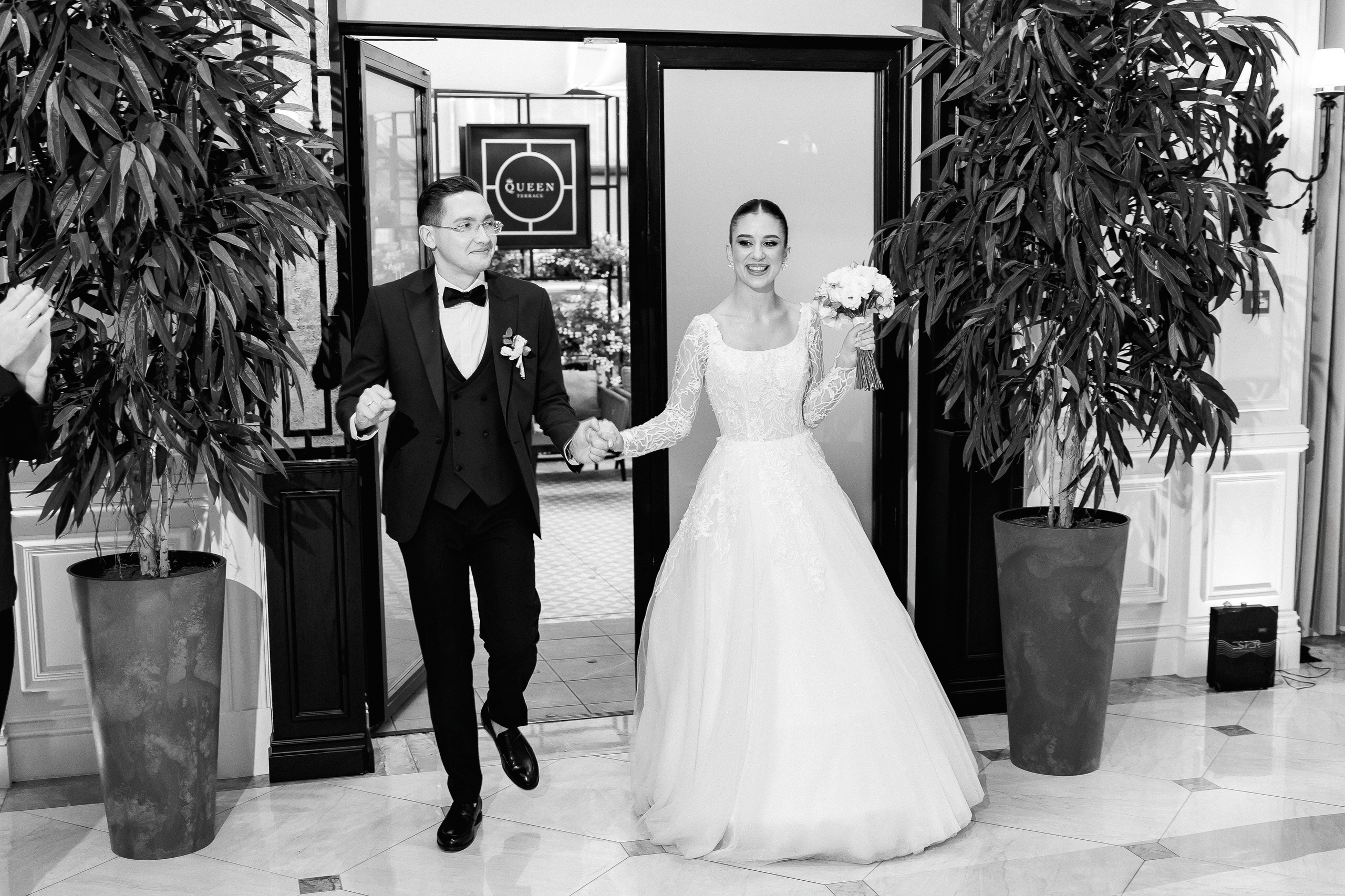 Serghei & Erica — Queen Residence. Servicii Foto și Video 067188353
