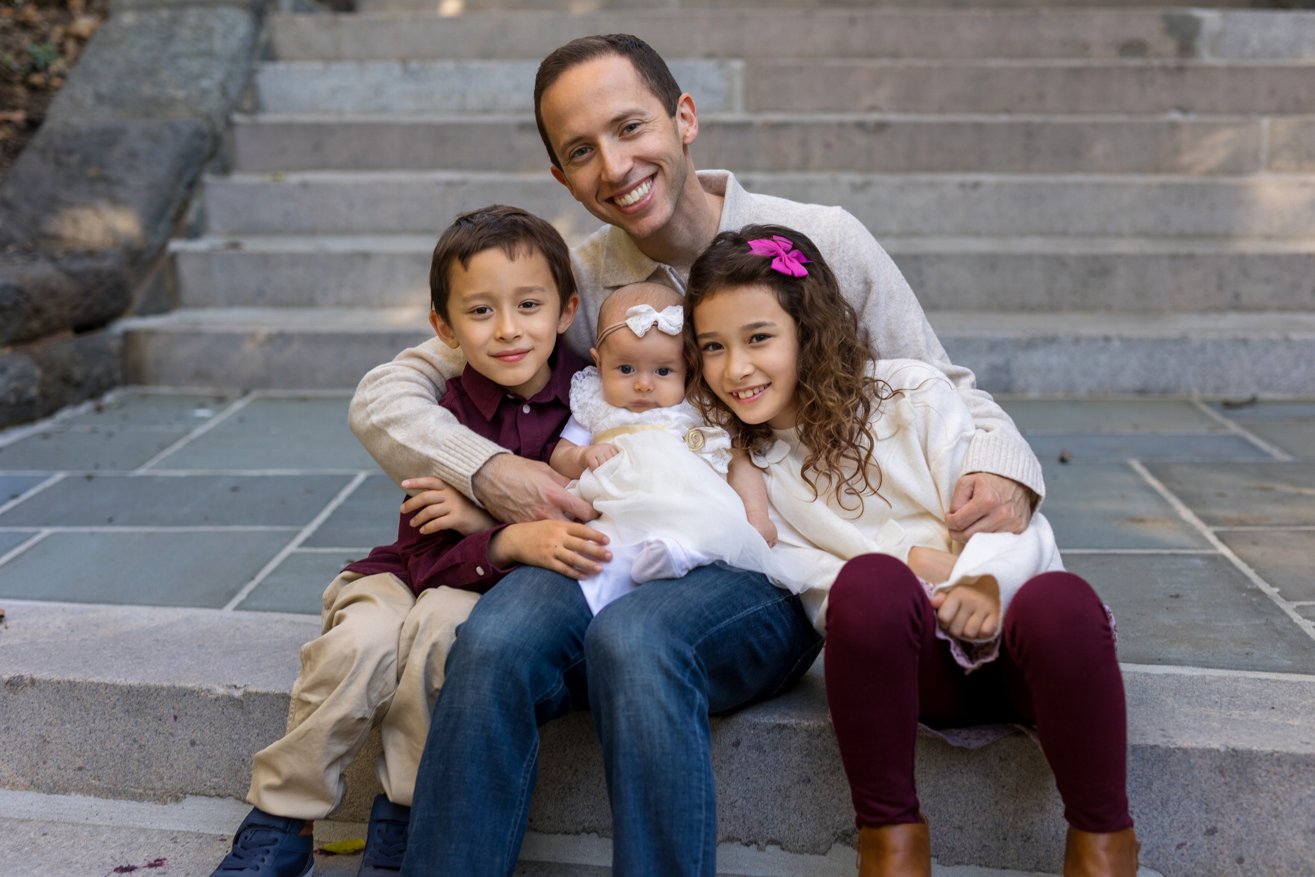 Family photoshoot in Carl Schurz Park. Family, lifestyle, and commercial photography in New York and New Jersey