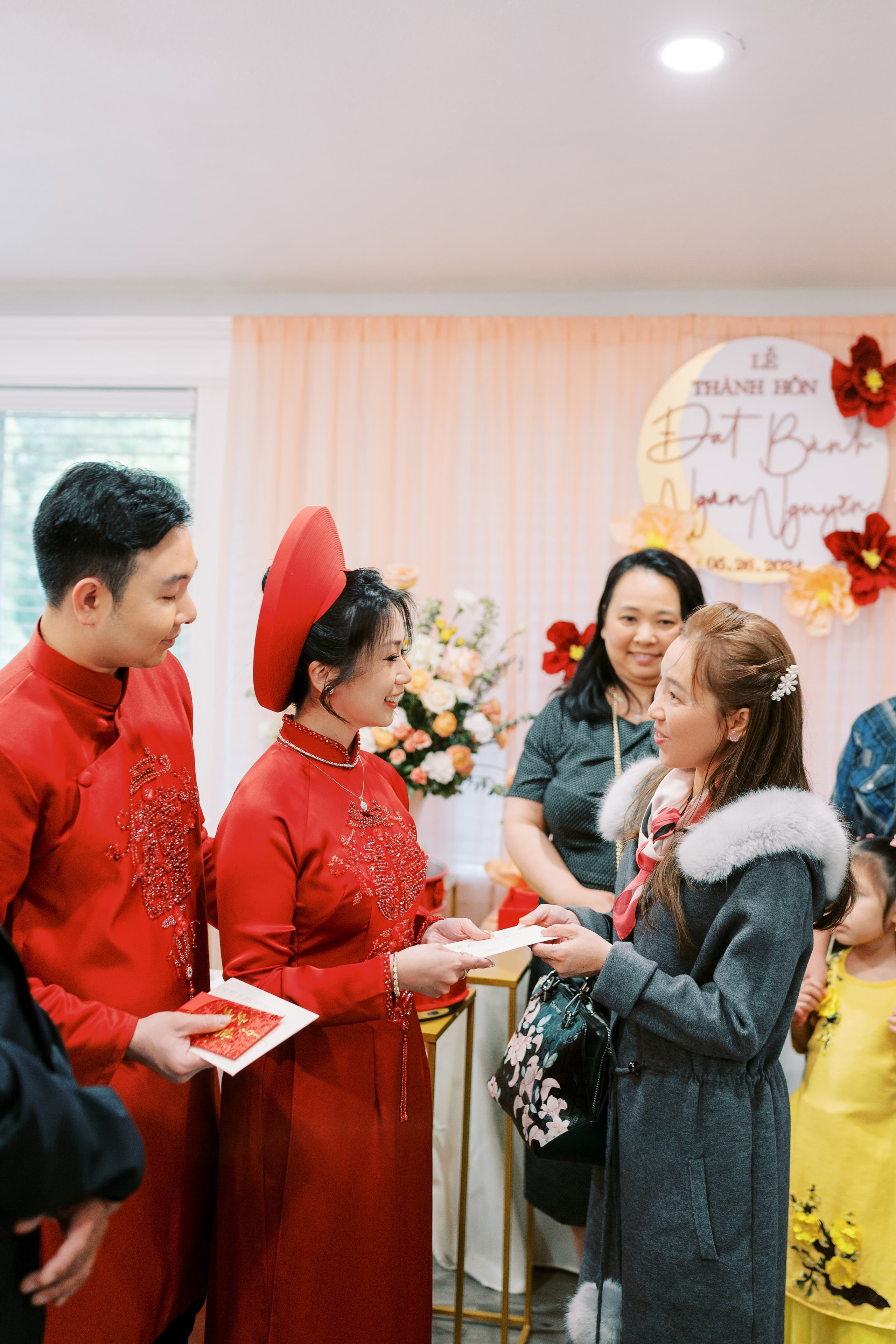 Vietnamese Tea Ceremony. Bellevue, WA. July 2024. EVAN ARISTOV WEDDING PHOTOGRAPHY — Seattle Wedding Photographer