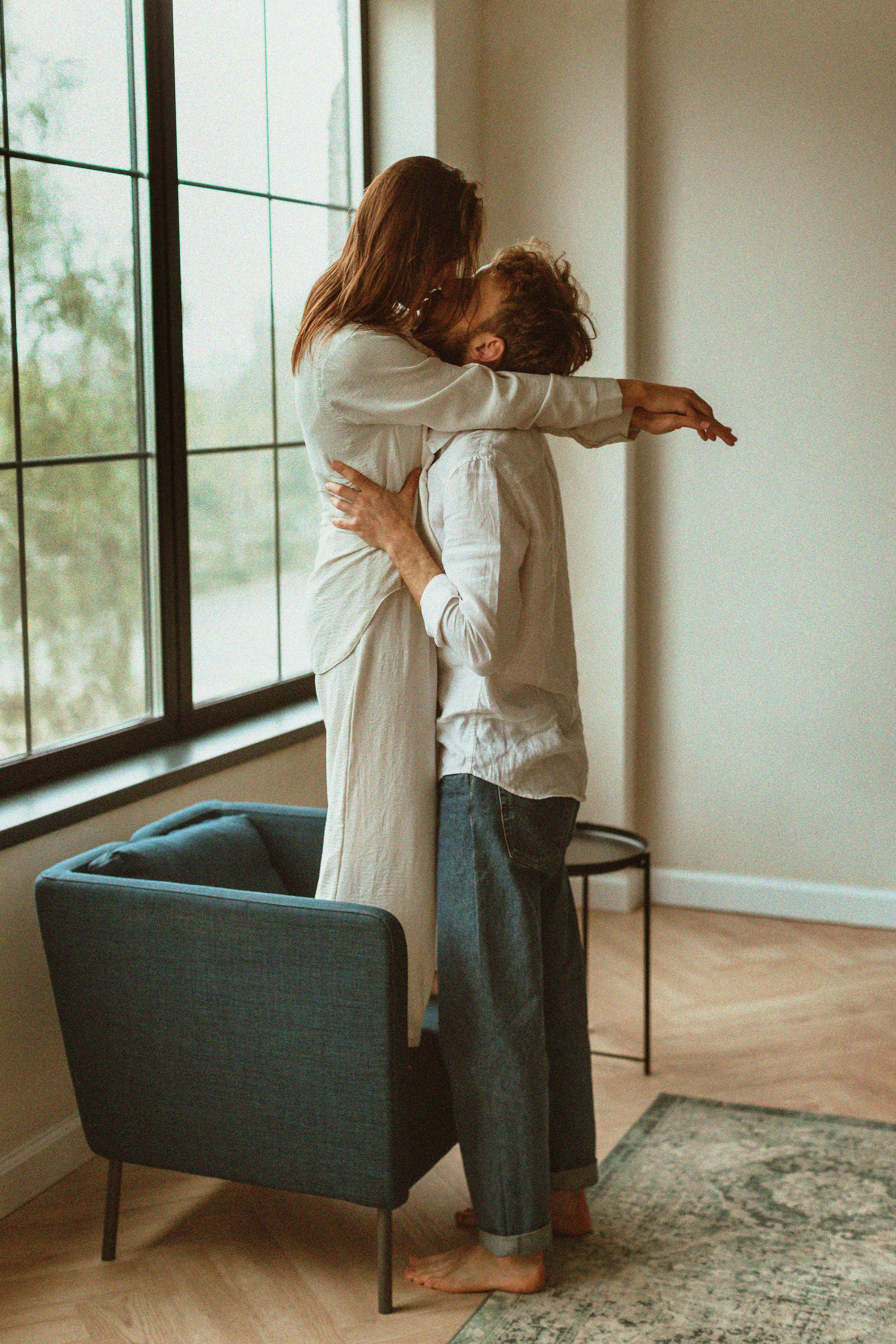 Liam & Emma: romantic rainy day photo session. Alice Bell — Wedding photographer in New York