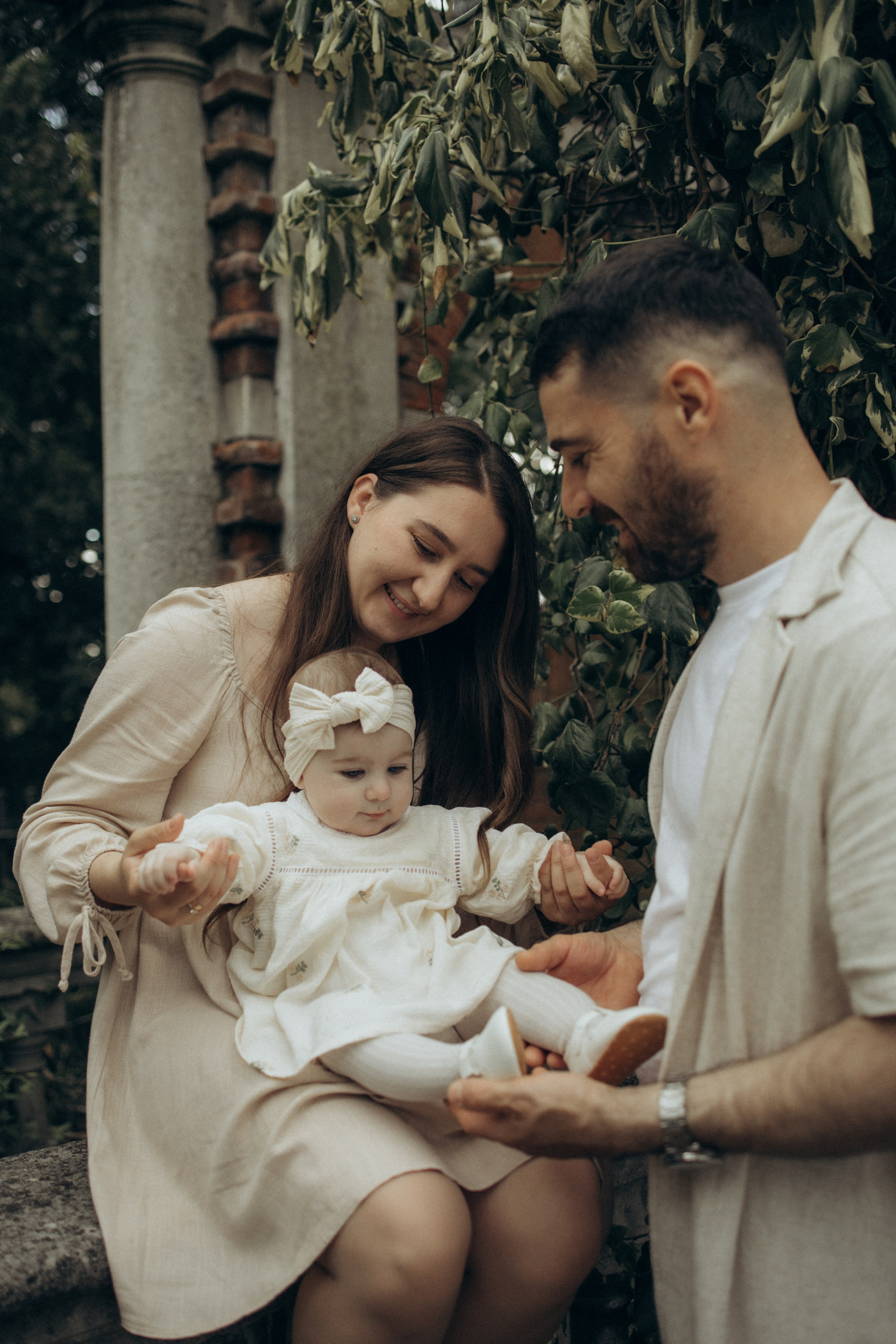 Pergola gardens. Photographer in Milton Keynes, Northampton & London — Wedding, Family & Portrait Photography