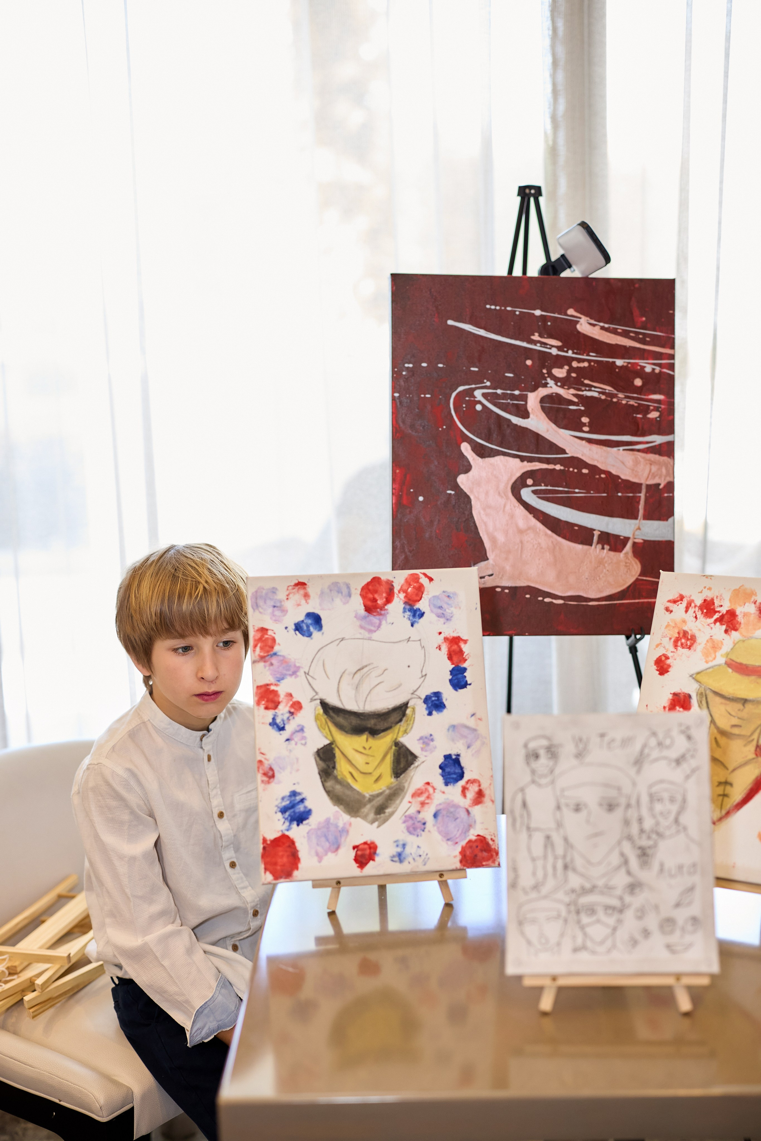 Авторская благотворительная художественная выставка Дианы Бортник. Фотограф Юлия Маковеева