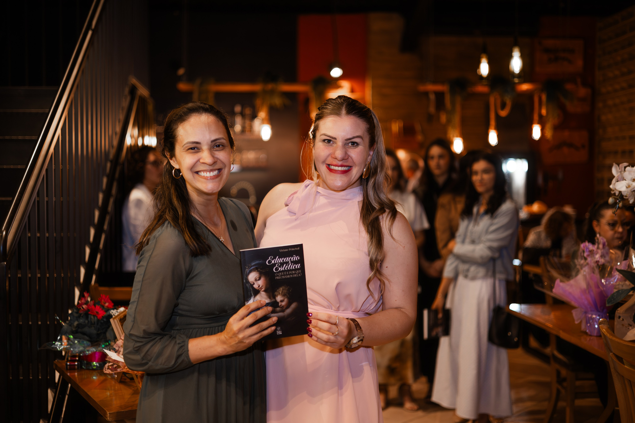 Lançamento de Livro Vivi Princival