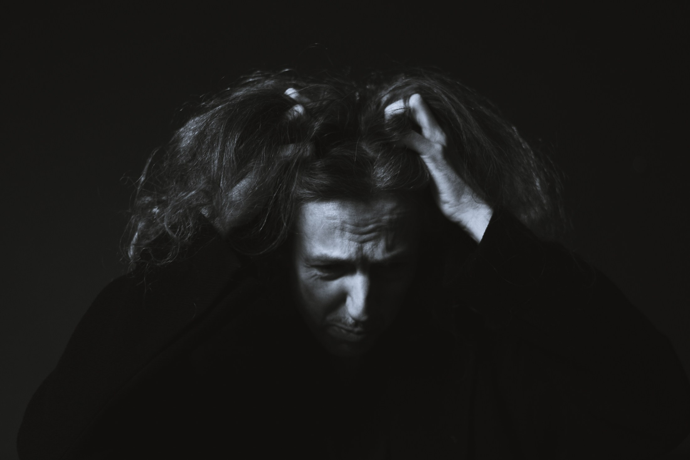 Portraitfotografie Dresden – Studio-Portraitserie mit Alexej. Gantman Photography | Hochzeits- & Portraitfotografin Dresden & Sachsen – cineastisch & authentisch