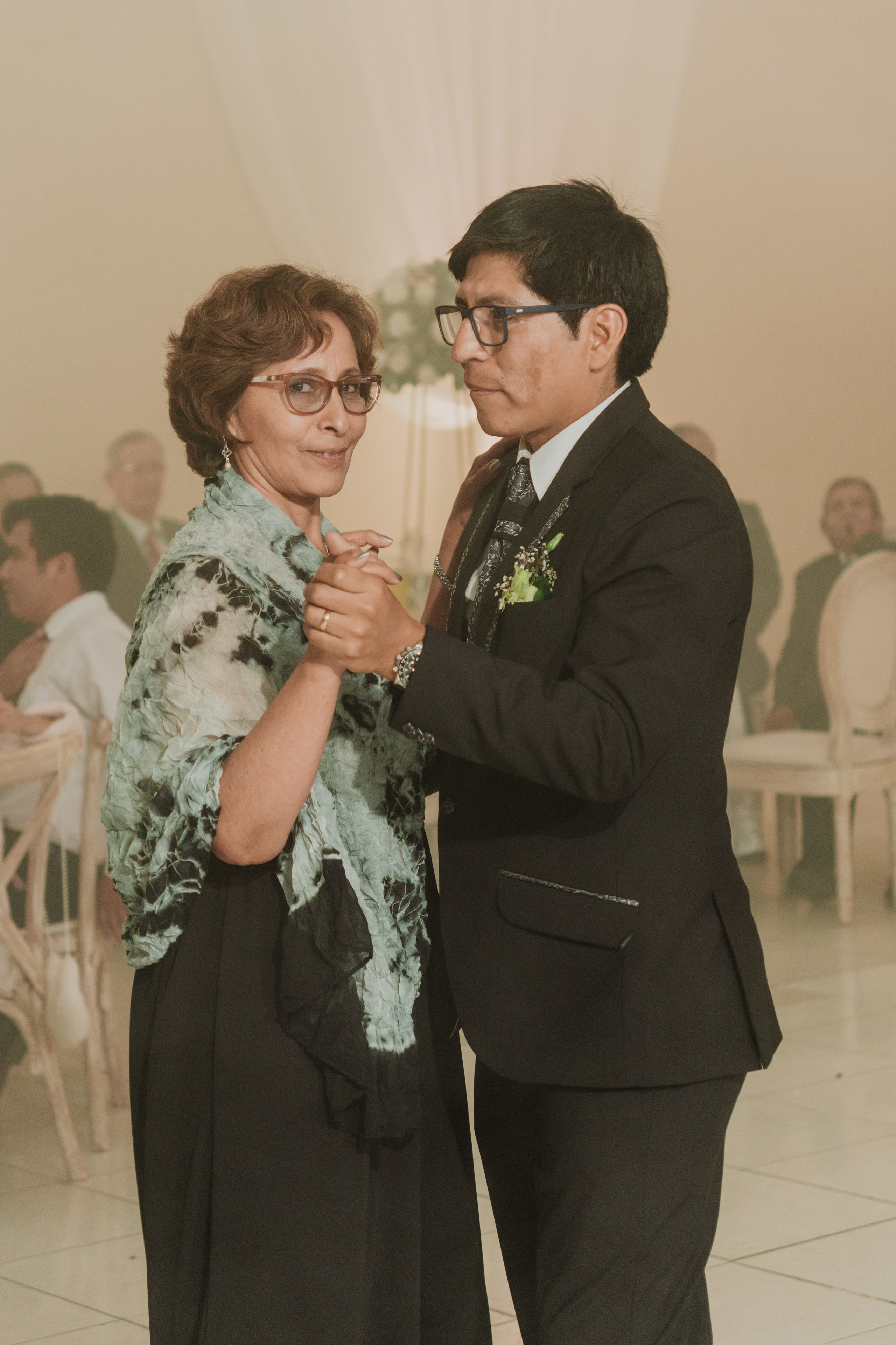 FERNANDO + MARIBEL | BODA RELIGIOSA. Studio KVTA | Fotografía y Video de Bodas en Arequipa
