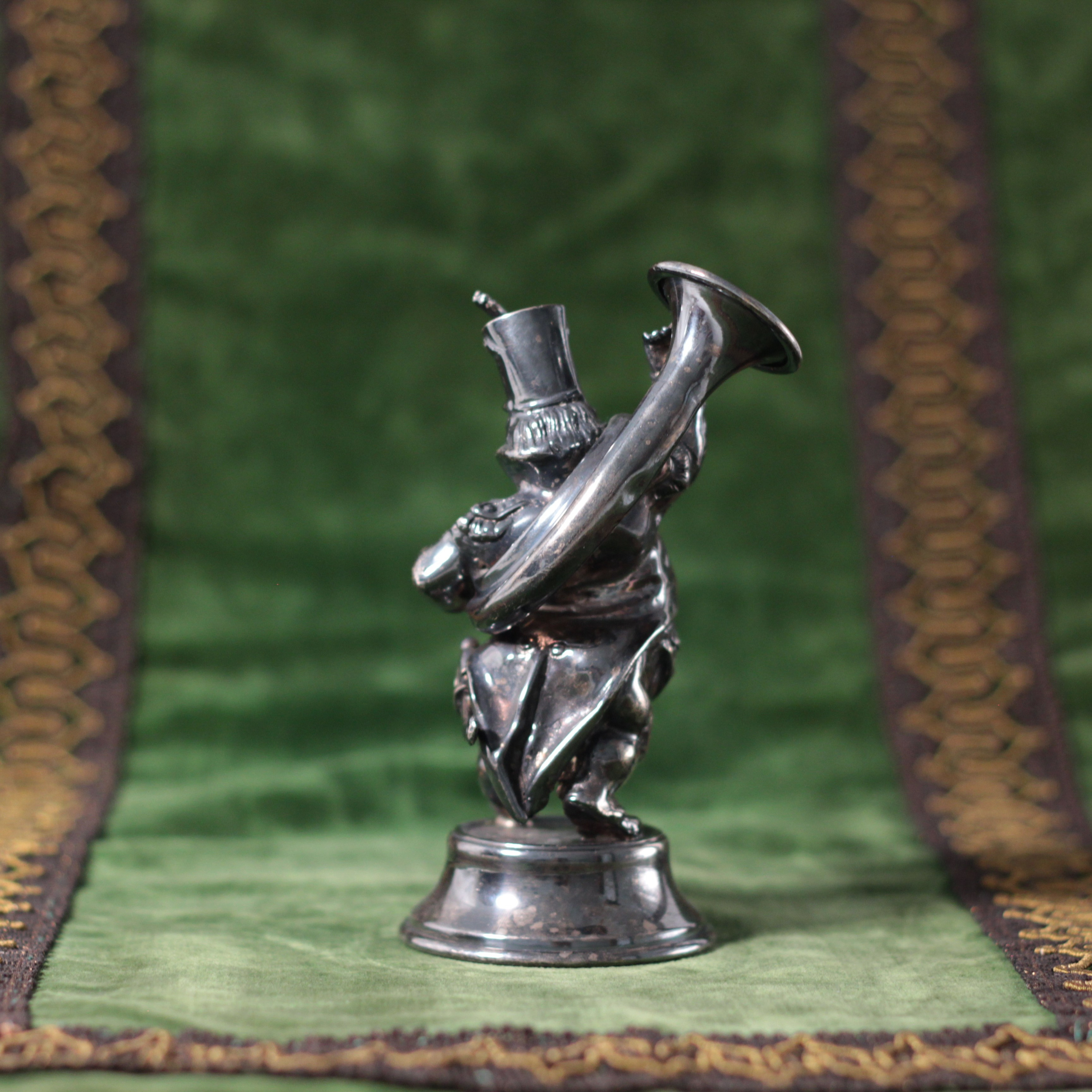 MarchingMusicians. Современнные и актикварные украшения в Барселоне, Москве и Санкт-Петербурге